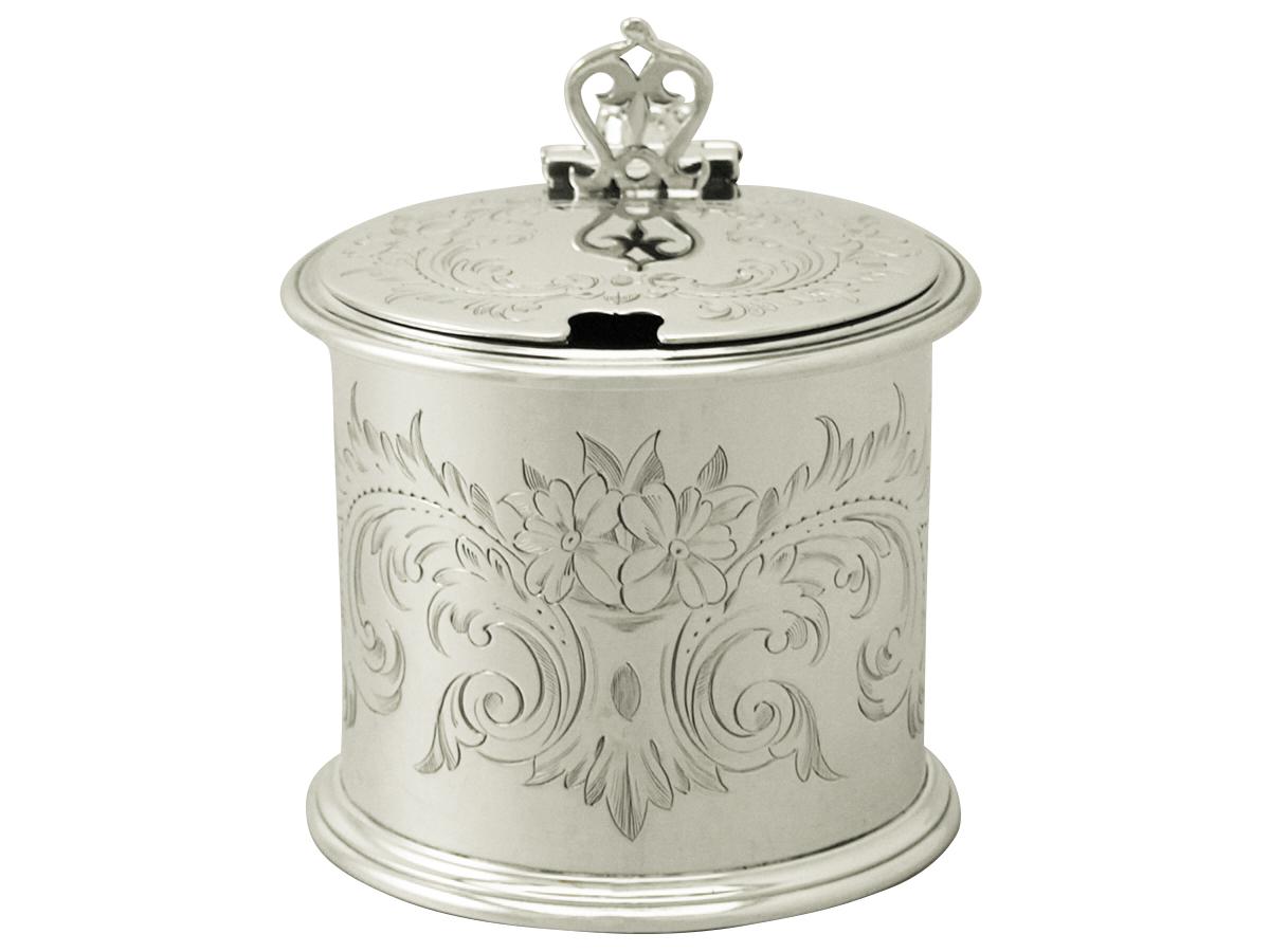 A fine and impressive, large antique Victorian English sterling silver drum style mustard pot; an addition to our silver cruets/condiments collection.

This fine antique Victorian sterling silver mustard pot has a drum shaped form.

The surface