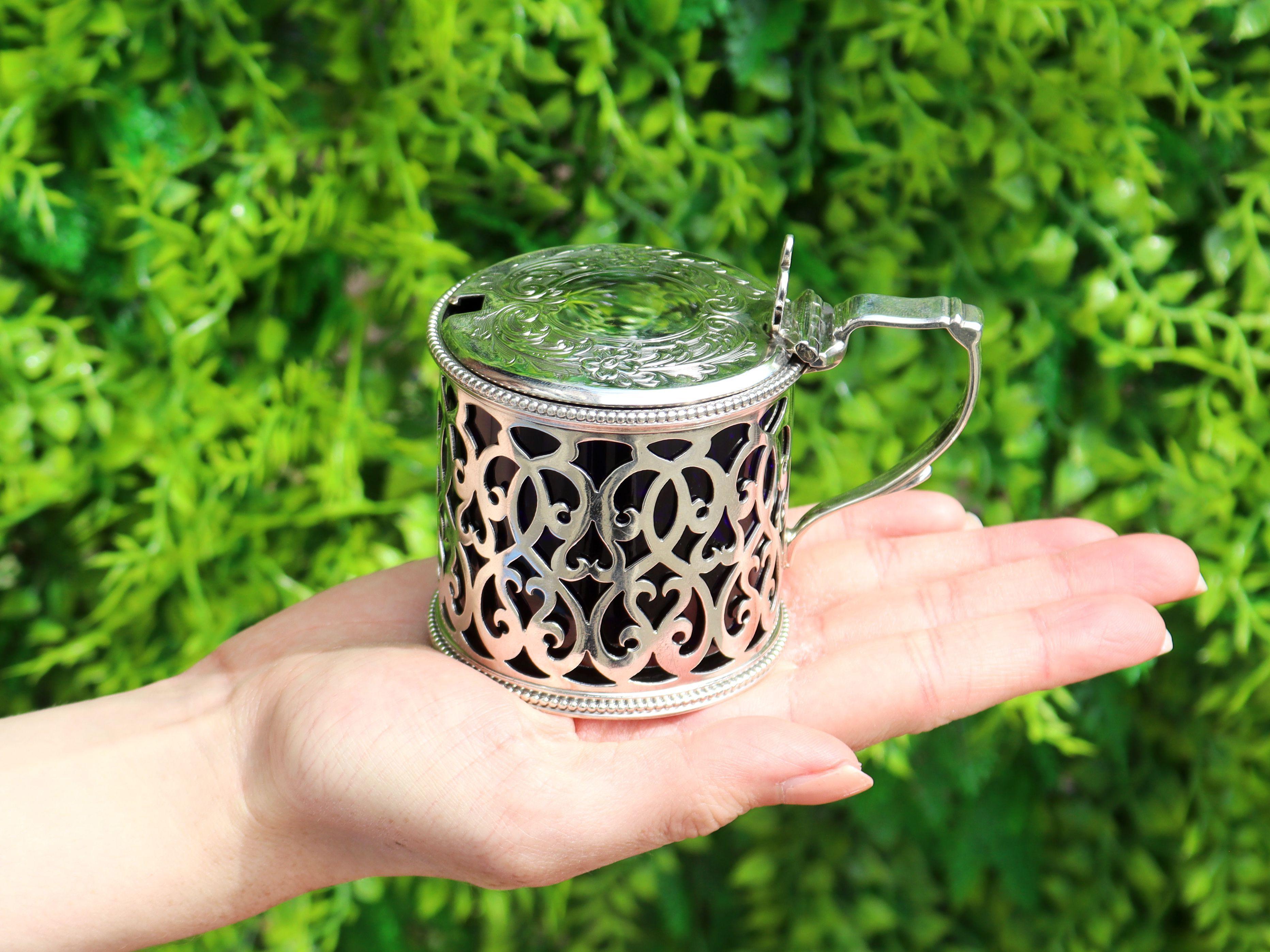An exceptional, fine and impressive antique Victorian English sterling silver mustard pot; an addition to our silver cruets/condiments collection.

This exceptional antique Victorian sterling silver mustard pot has a plain cylindrical form.

The