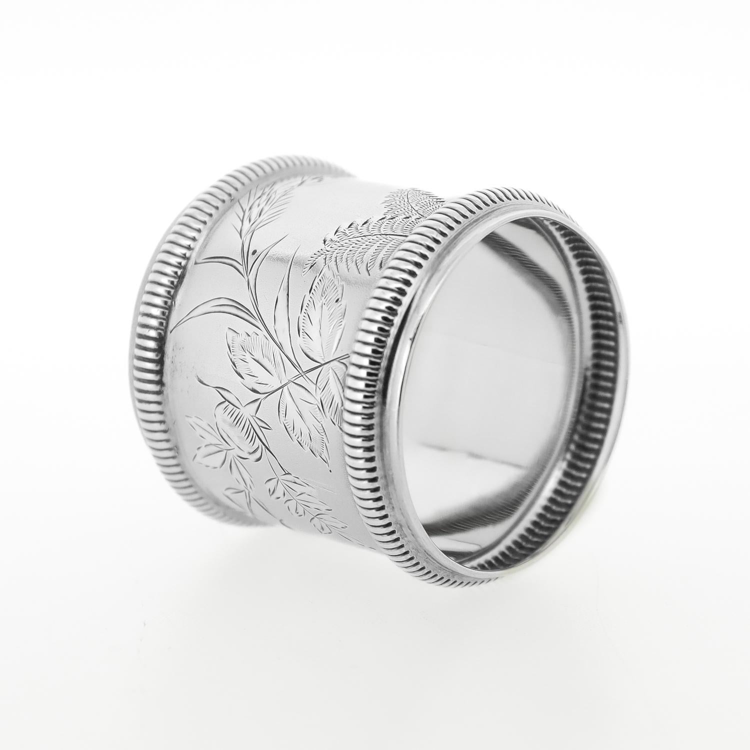 XX secolo Antico portatovaglioli vittoriano in argento sterling con felci, fiori e foglie in vendita