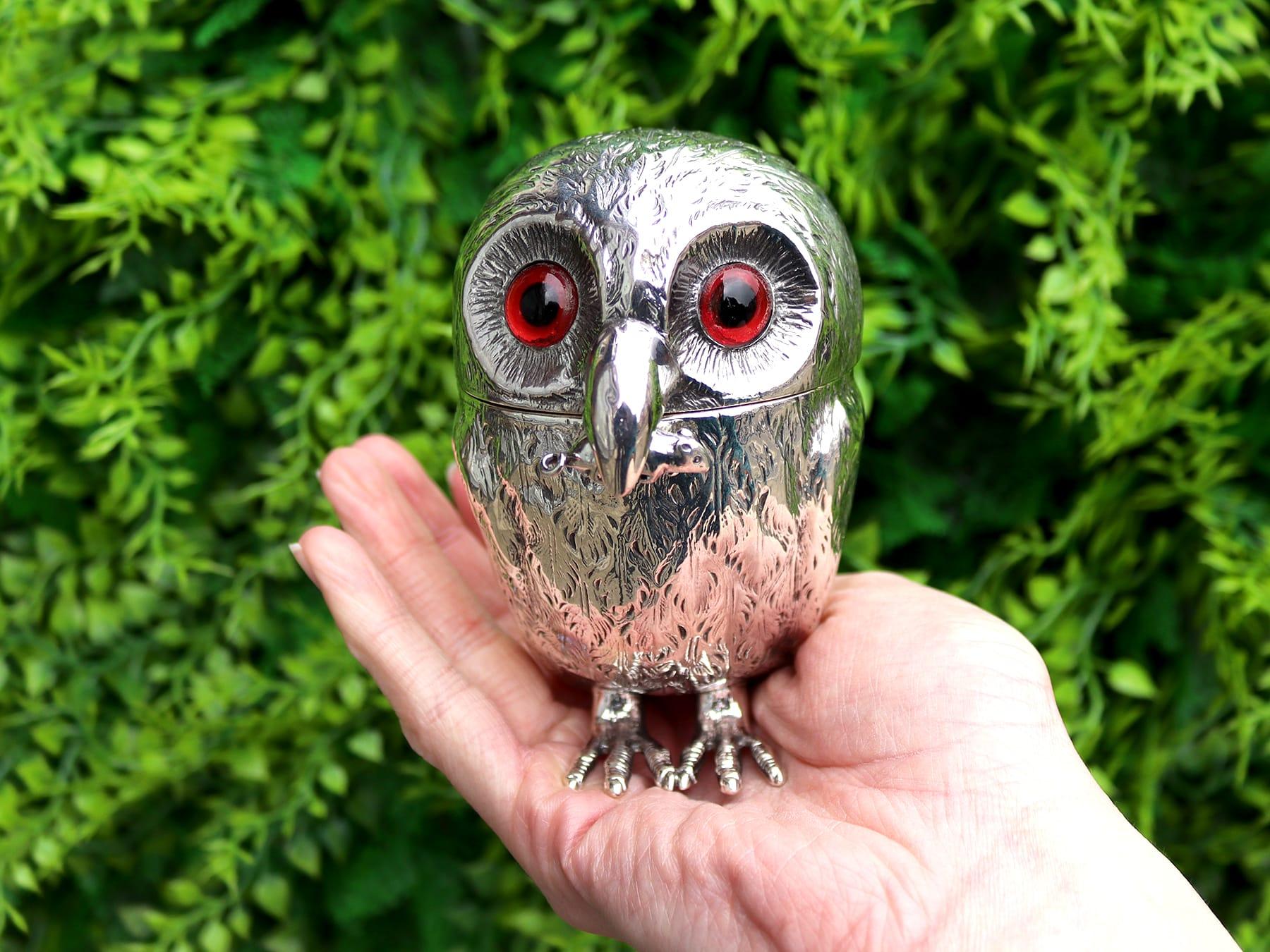 An exceptional, fine and impressive, antique Victorian English sterling silver owl mustard pot; an addition to our collectable owl silverware collection.

This exceptional antique Victorian cast sterling silver mustard pot has been realistically