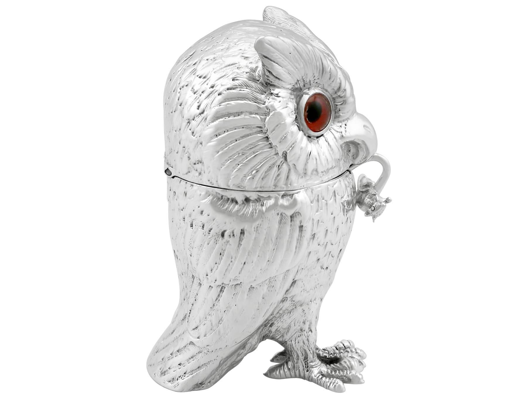 Antique Victorian Sterling Silver Owl Mustard Pot  In Excellent Condition For Sale In Jesmond, Newcastle Upon Tyne