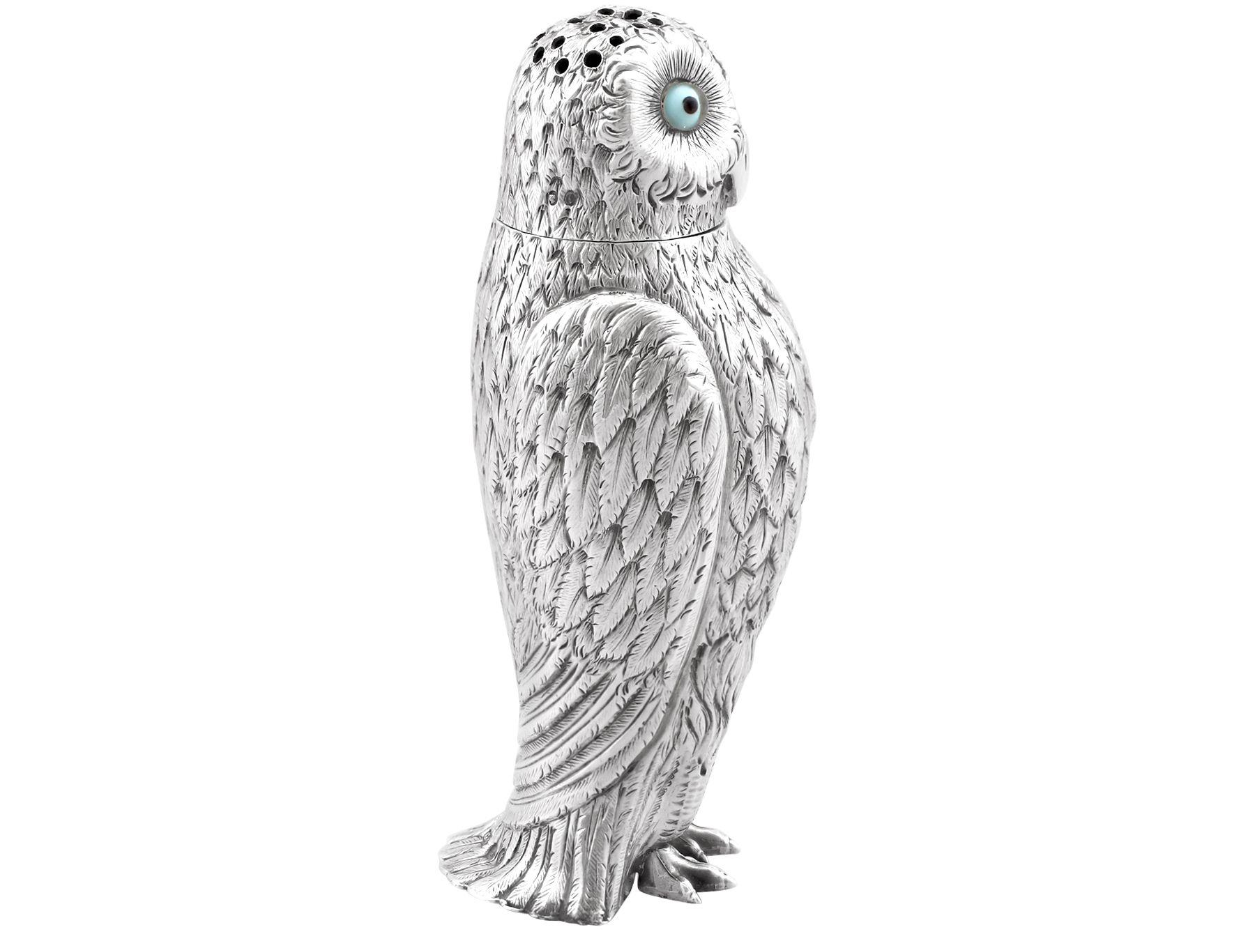 Antique Victorian Sterling Silver Owl Pepperettes In Excellent Condition For Sale In Jesmond, Newcastle Upon Tyne