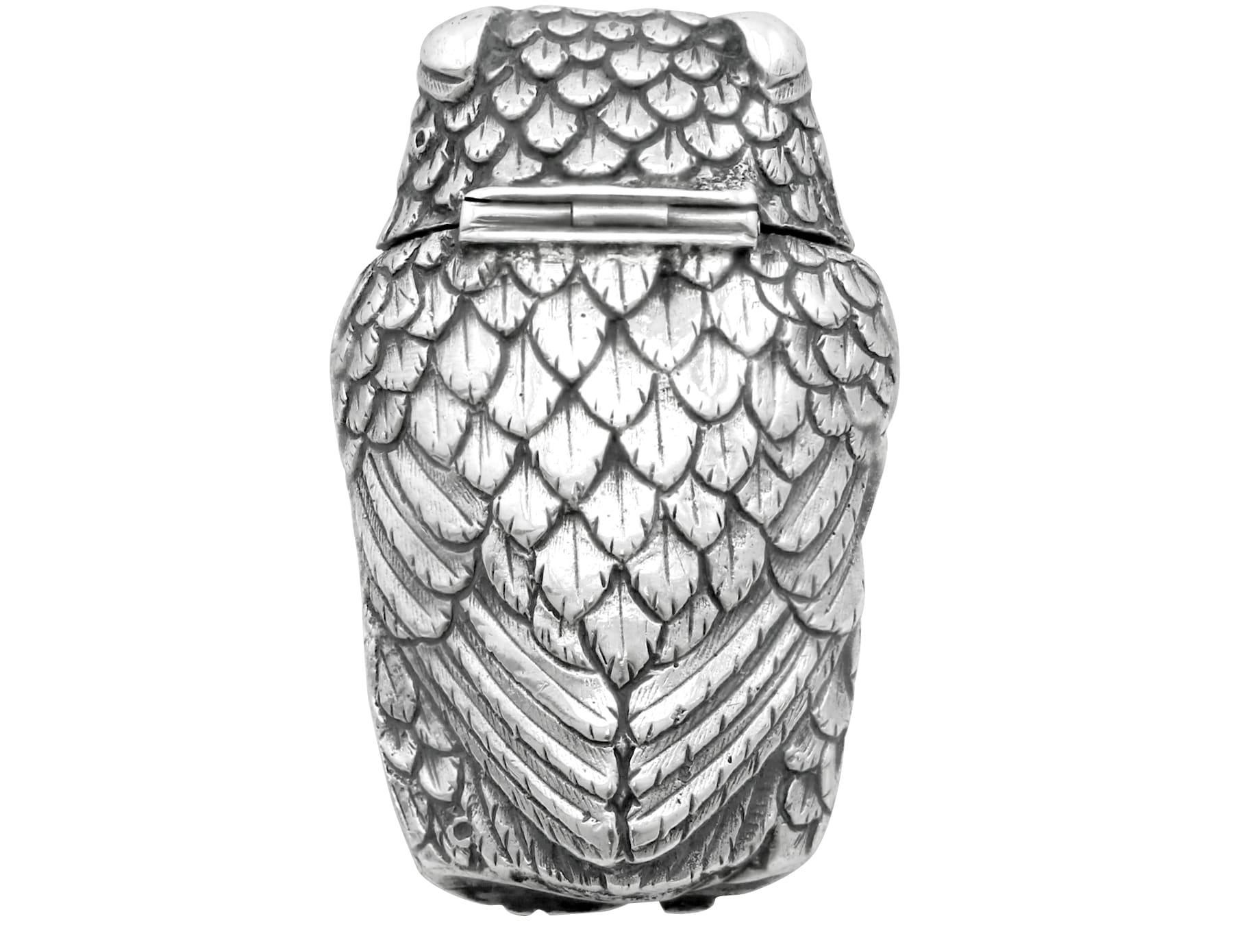 An exceptional, fine and impressive, antique Victorian English sterling silver vesta case modelled in the form of an owl; an addition to our ornamental silverware collection

This exceptional antique Victorian bsterling silver vesta case has been