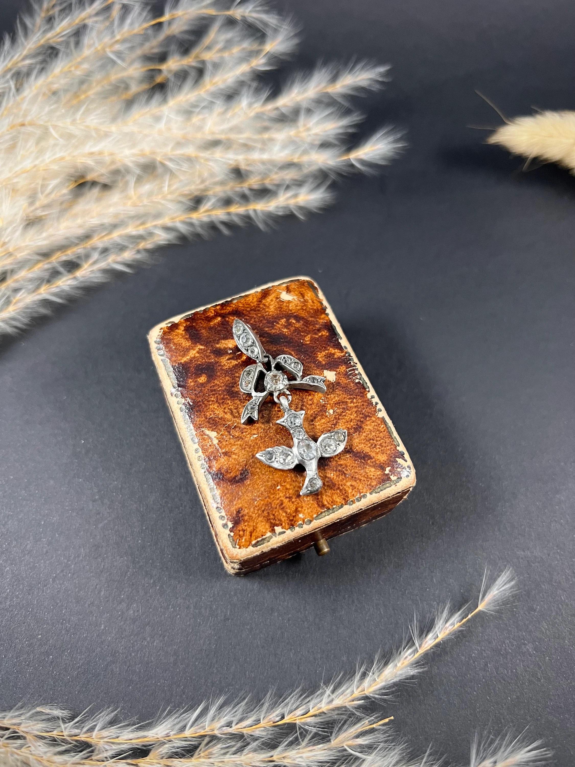 Ciondolo antico vittoriano in argento sterling con rondine in pasta in vendita 5