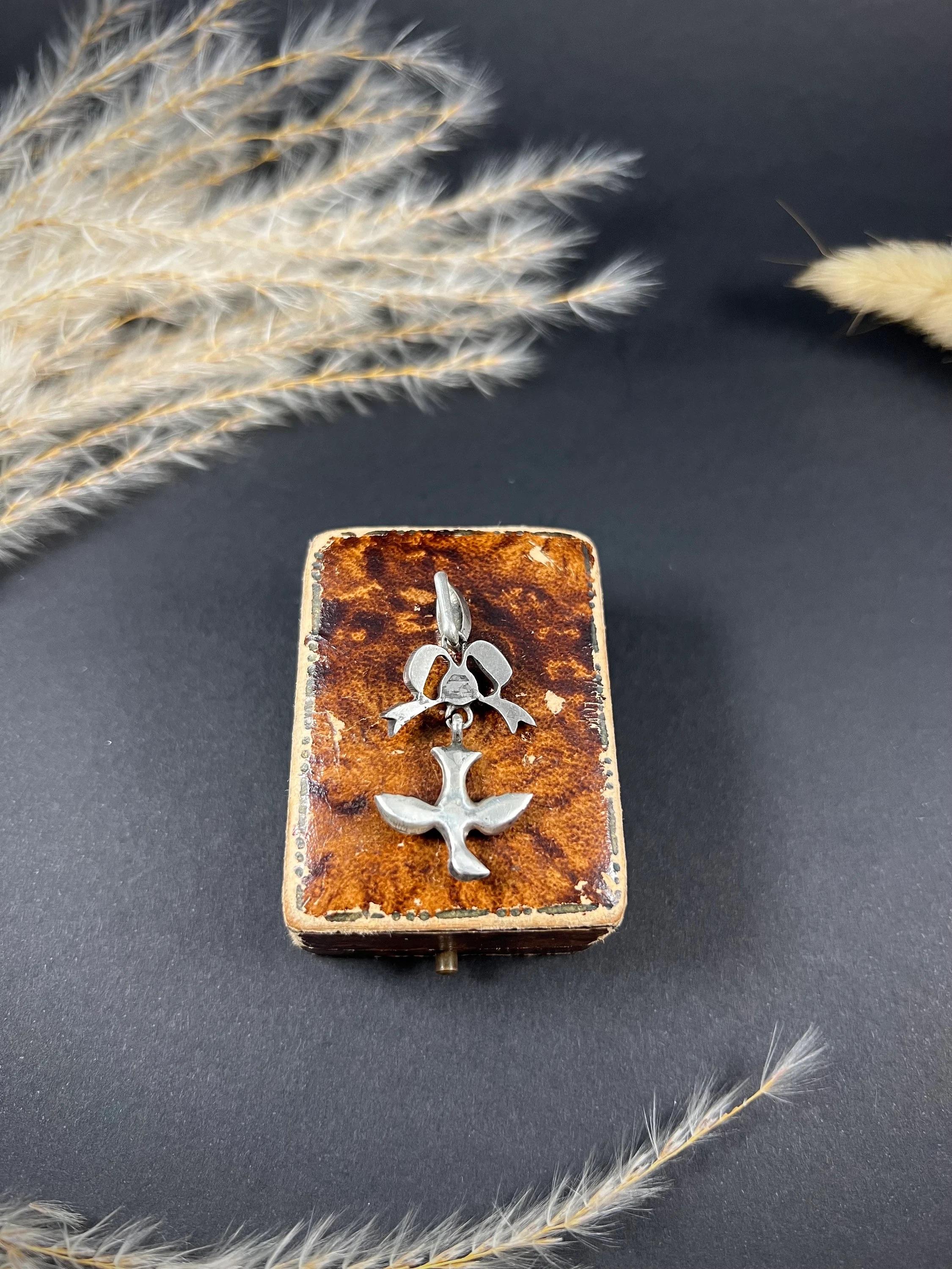 Vittoriano Ciondolo antico vittoriano in argento sterling con rondine in pasta in vendita