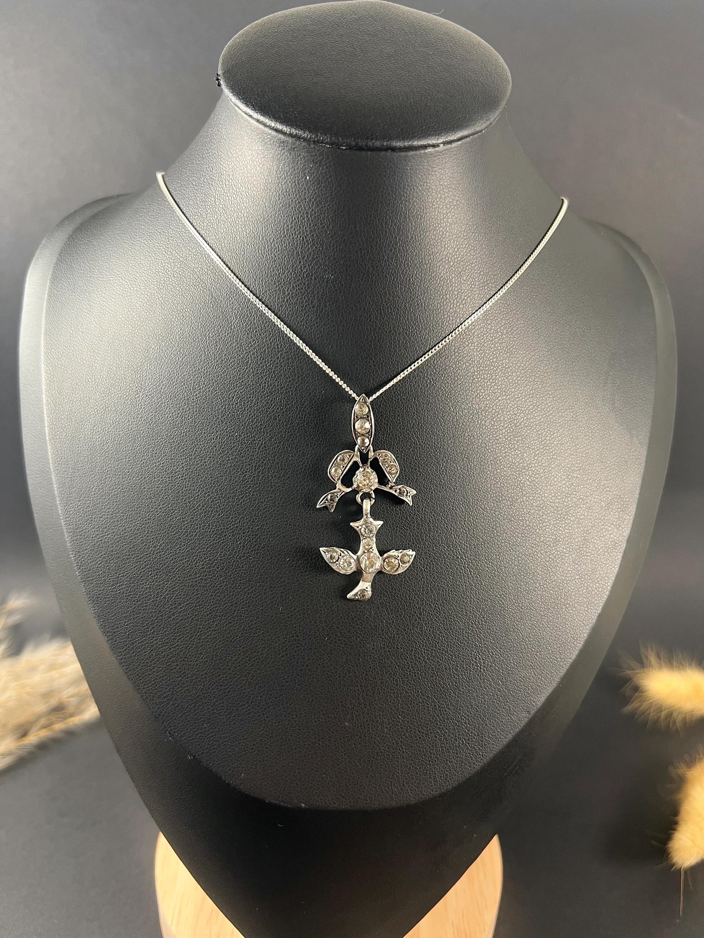 Ciondolo antico vittoriano in argento sterling con rondine in pasta In condizioni buone in vendita a Brighton, GB