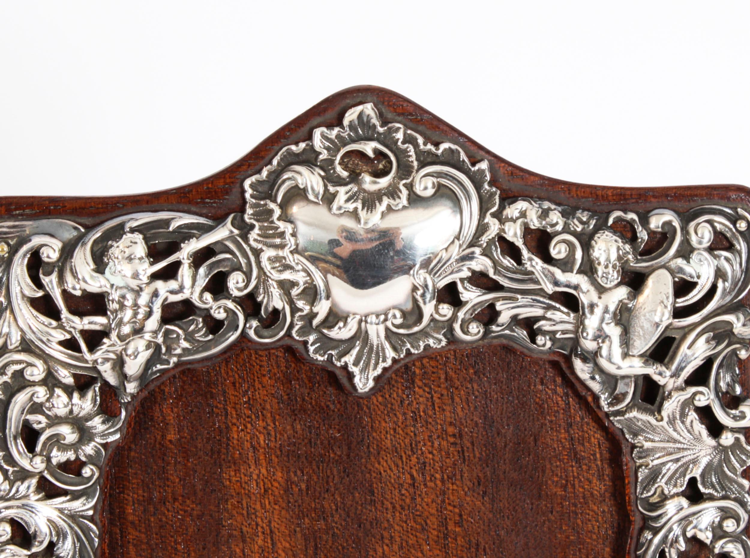 Late 19th Century Antique Victorian Sterling Silver Photo Frame William Comyns 1897 20x14cm For Sale