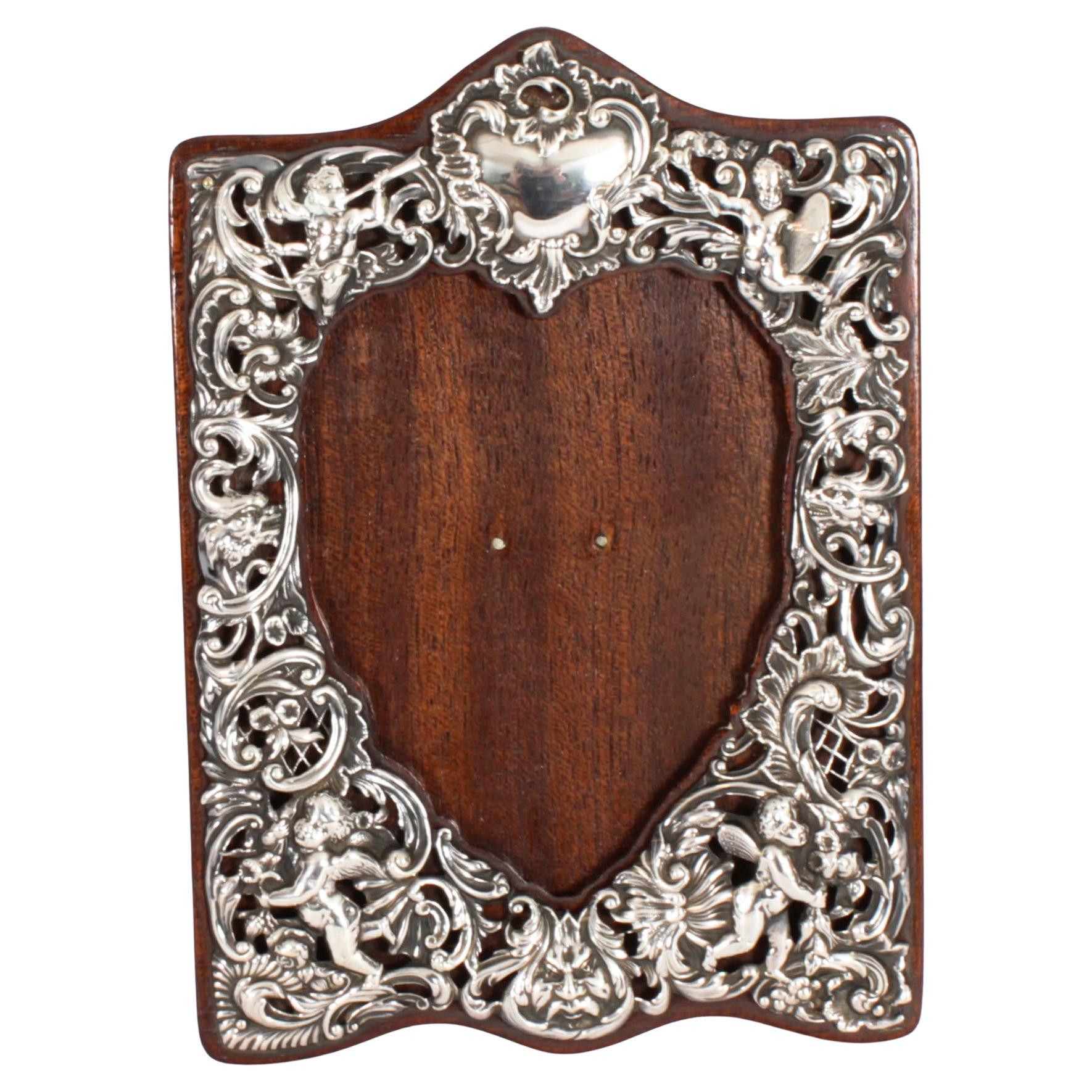 Antique Victorian Sterling Silver Photo Frame William Comyns 1897 20x14cm For Sale