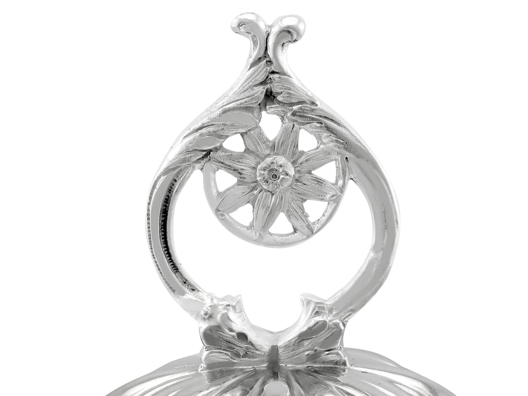 Antiker viktorianischer Pilgrim-Flask/Vase aus Sterlingsilber (Spätes 19. Jahrhundert) im Angebot