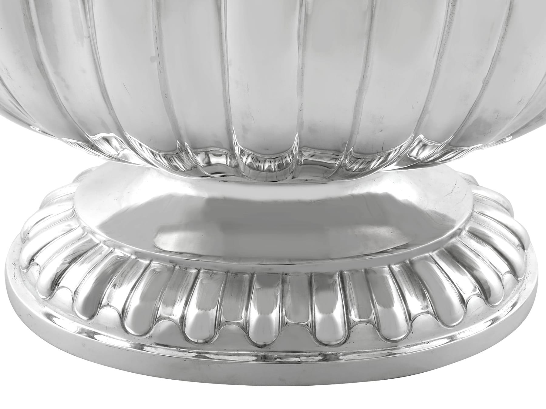Antiker viktorianischer Pilgrim-Flask/Vase aus Sterlingsilber im Angebot 1
