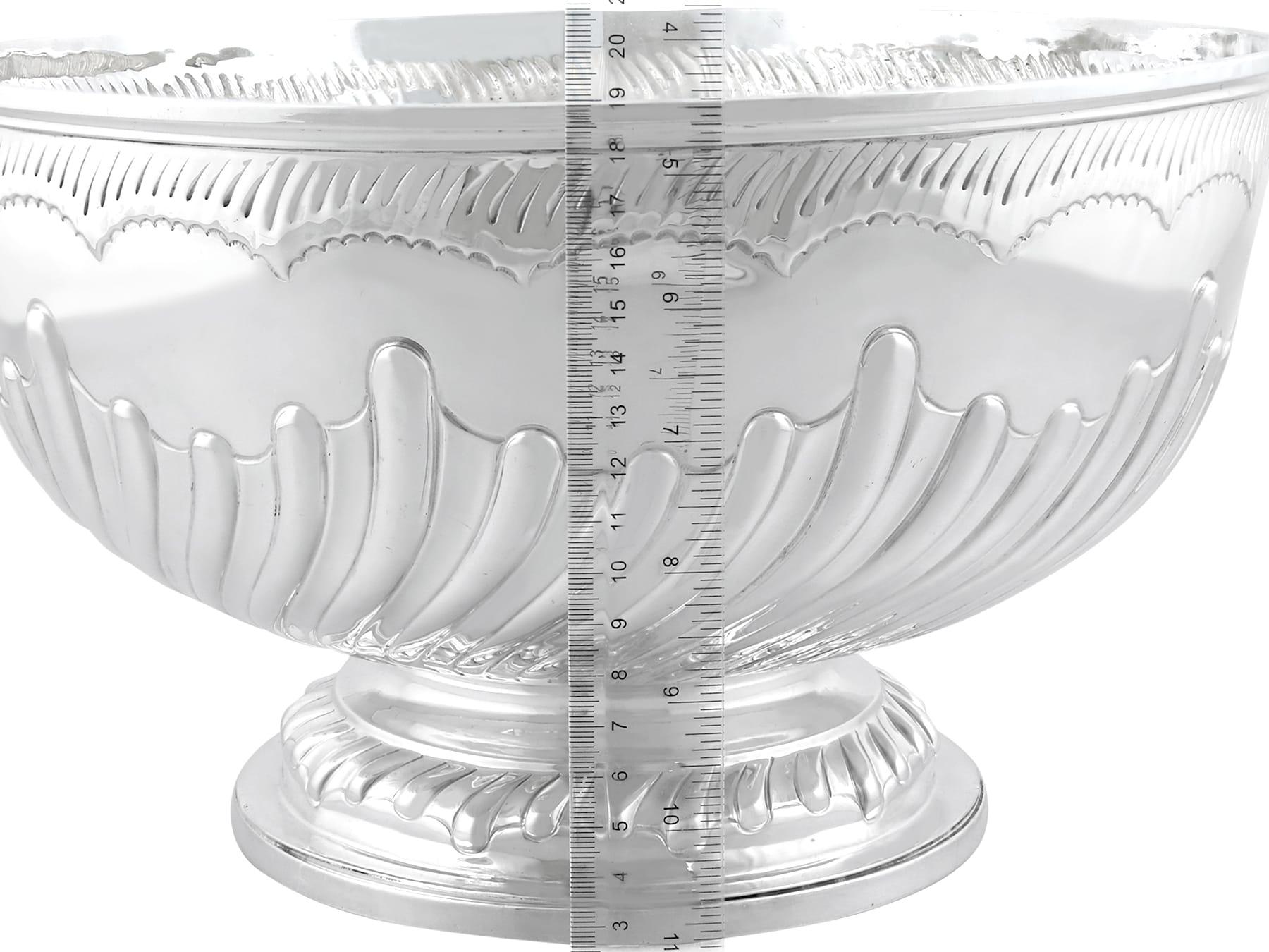 Metà XIX secolo Antica ciotola di presentazione vittoriana in argento sterling in vendita