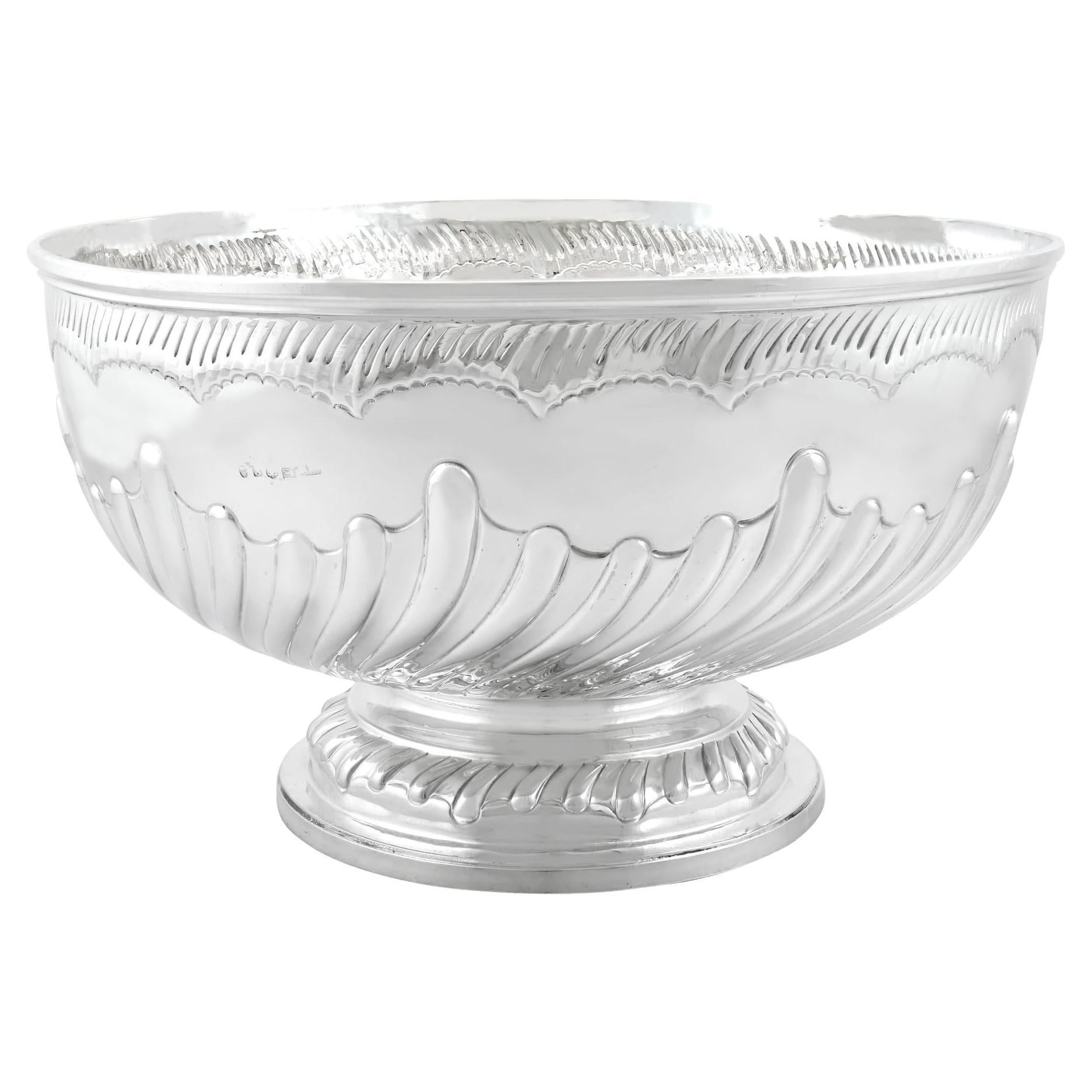 Antiguo cuenco victoriano de presentación de plata de ley