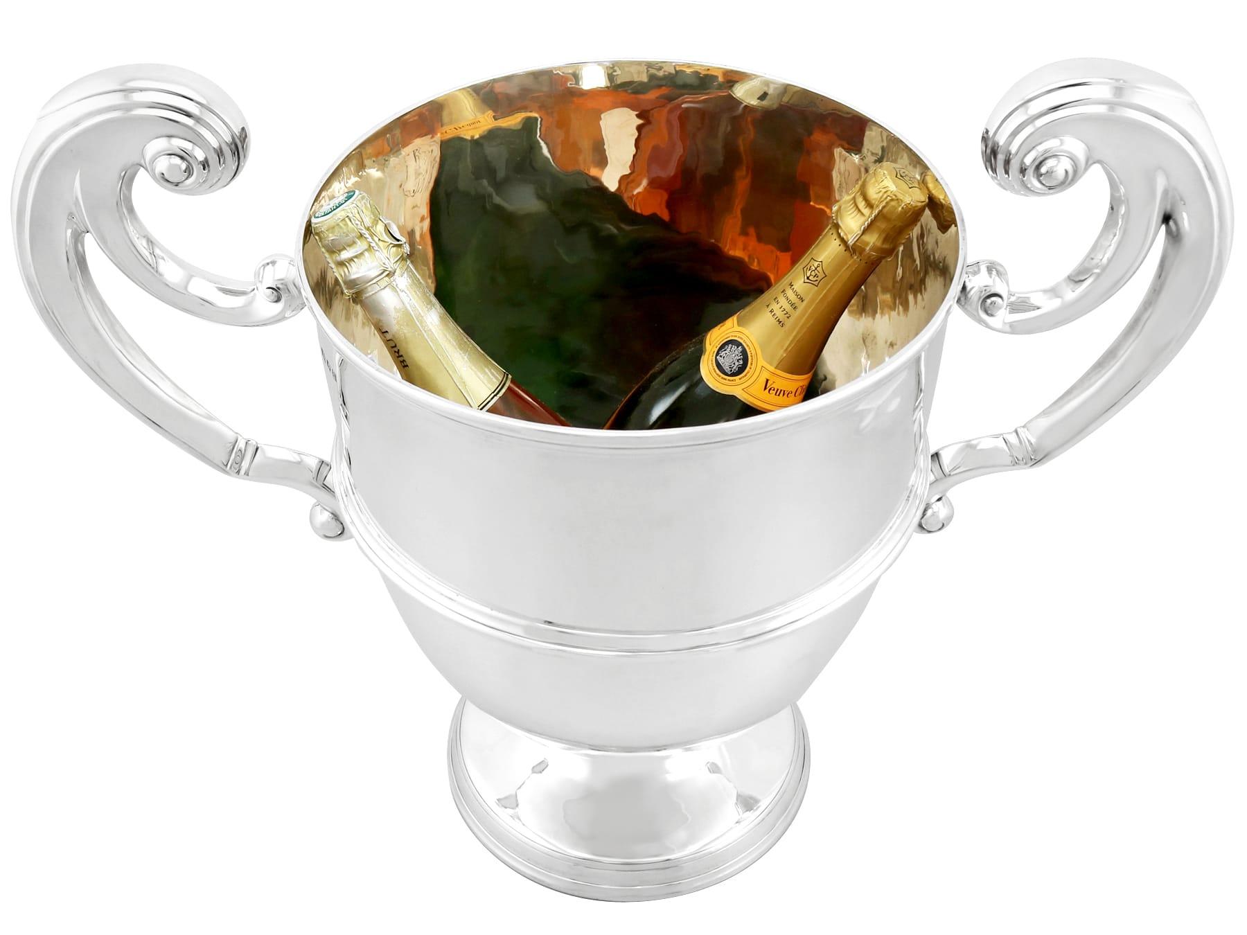 A magnificent, fine and impressive, large antique Victorian English sterling silver cup, an addition to Victorian silverware collection.

This magnificent antique Victorian sterling silver champagne cup has a plain bell shaped form to a circular