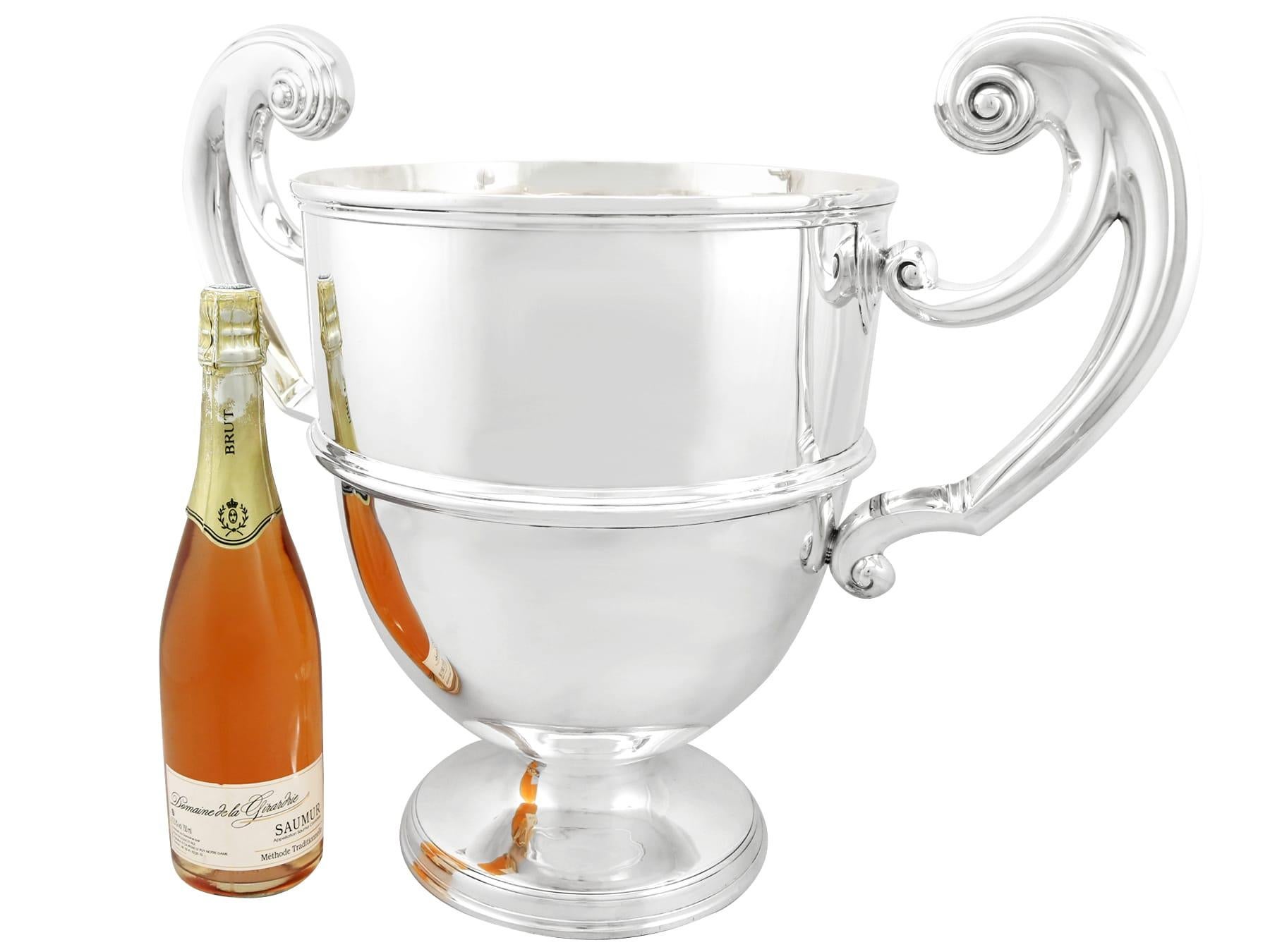 Britannique Tasse à champagne de présentation victorienne ancienne en argent sterling en vente