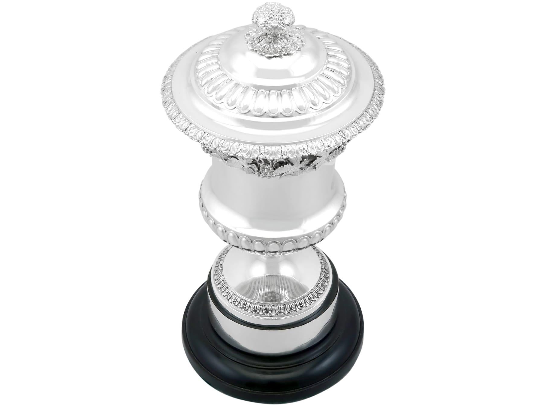 Antike viktorianische Sterling Silber Präsentation Tasse und Deckel (1848) (Englisch) im Angebot