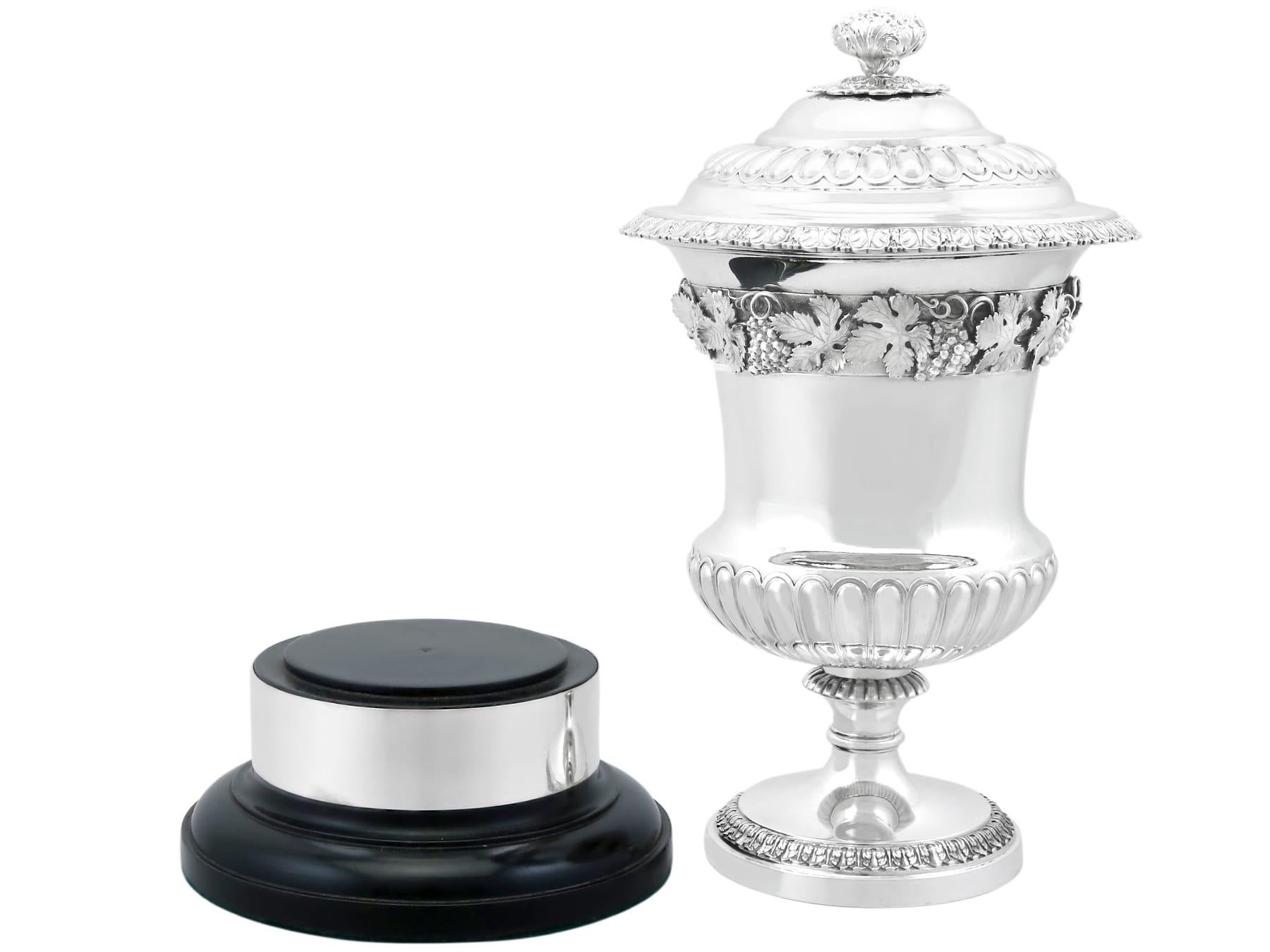 Antike viktorianische Sterling Silber Präsentation Tasse und Deckel (1848) (Mittleres 19. Jahrhundert) im Angebot