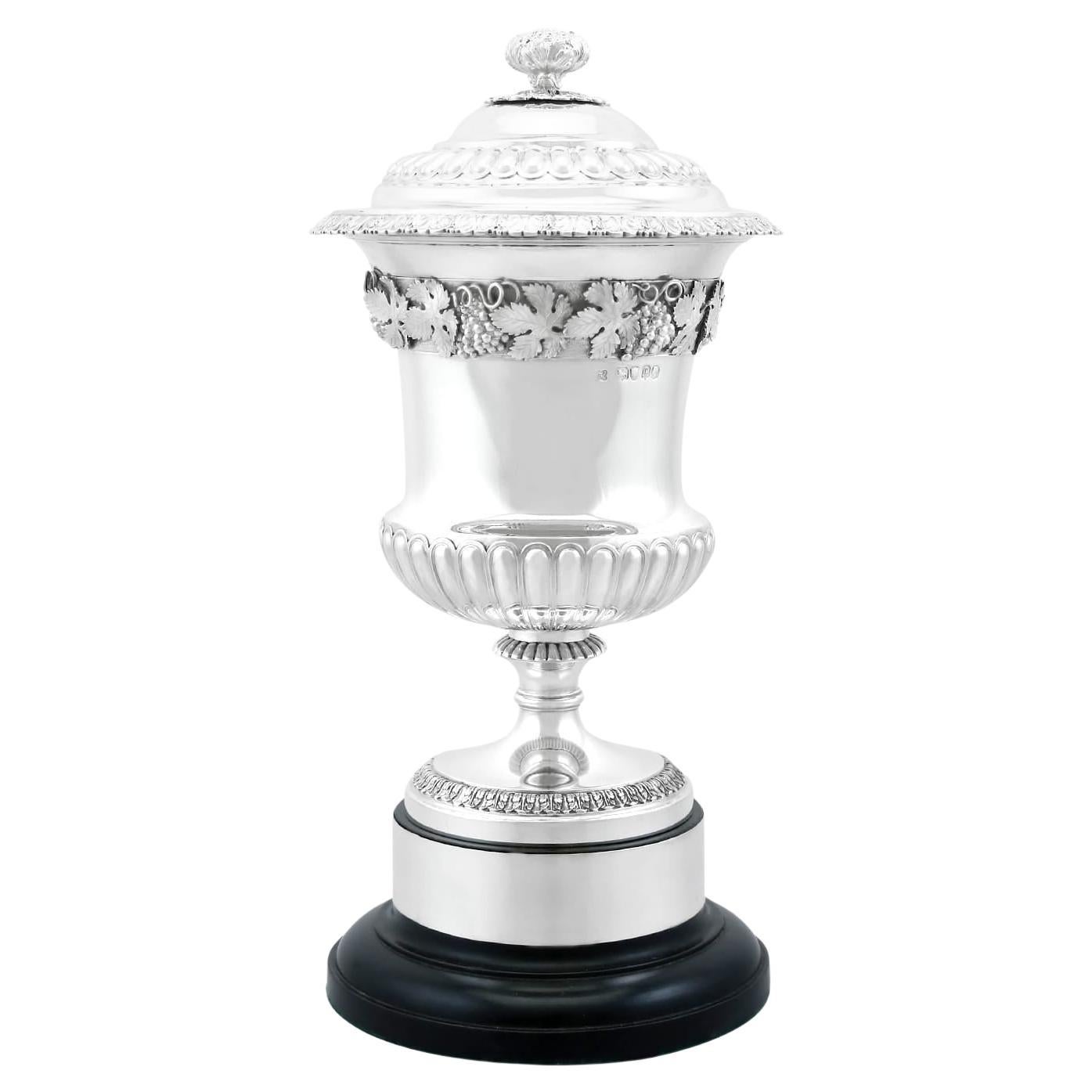 Antike viktorianische Sterling Silber Präsentation Tasse und Deckel (1848) im Angebot