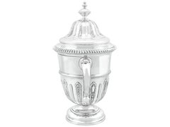 Tasse et couvercle de présentation victorienne ancienne en argent sterling