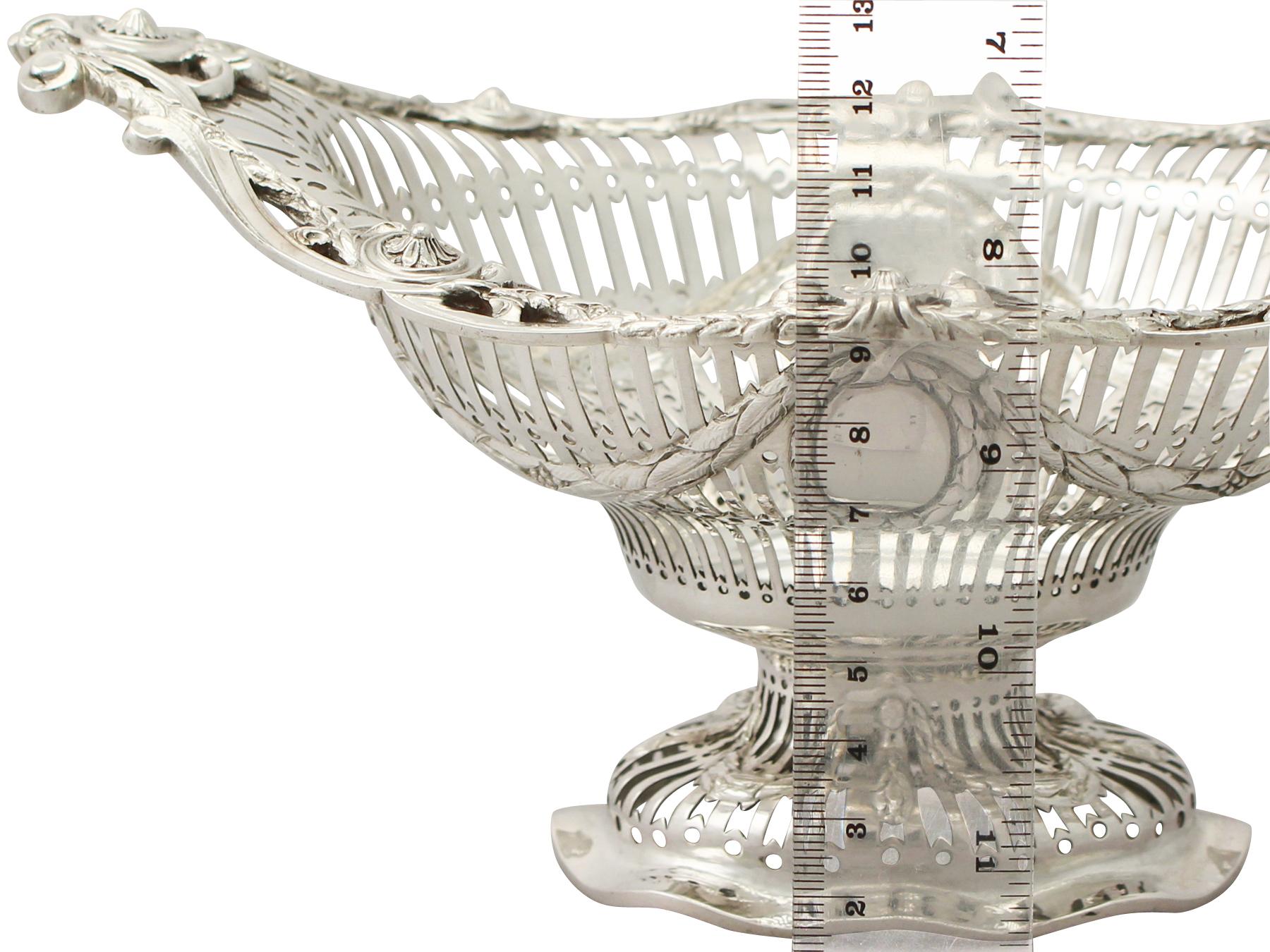 19th Century Antique Victorian Sterling Silver Presentation/Fruit Dish In Excellent Condition For Sale In Jesmond, Newcastle Upon Tyne