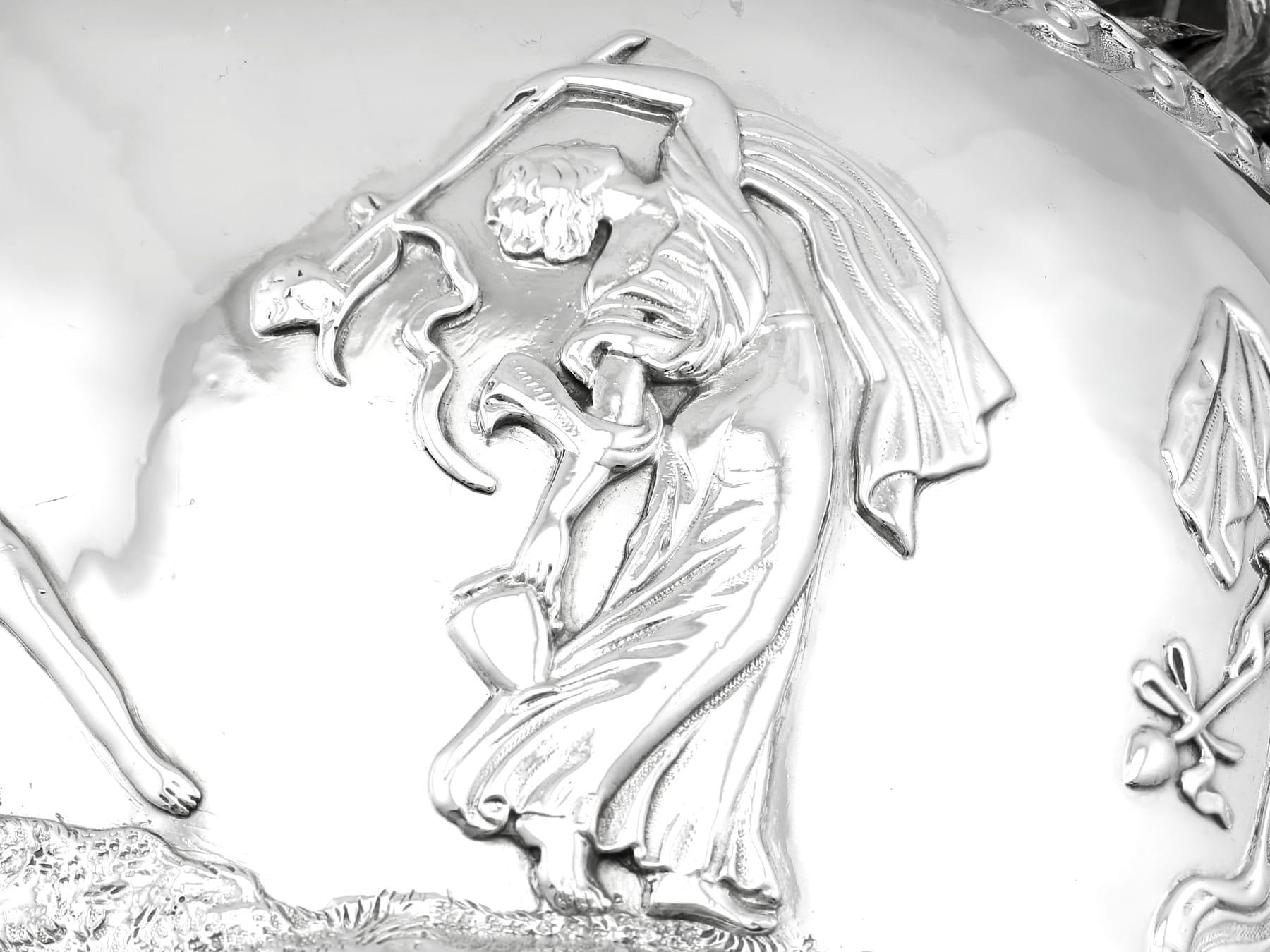 Antico vaso di presentazione / centrotavola vittoriano in argento sterling in vendita 4