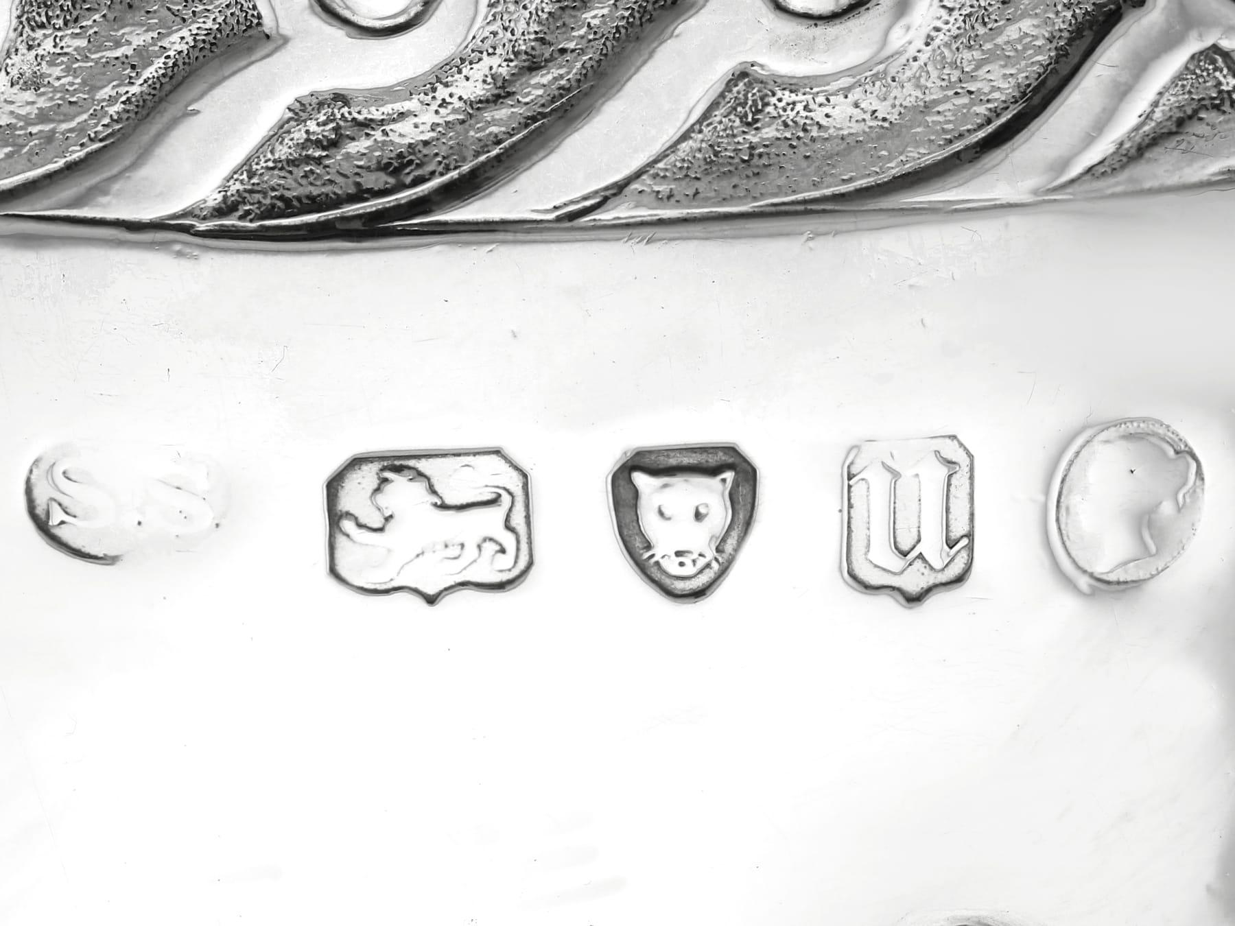 Antico vaso di presentazione / centrotavola vittoriano in argento sterling in vendita 9