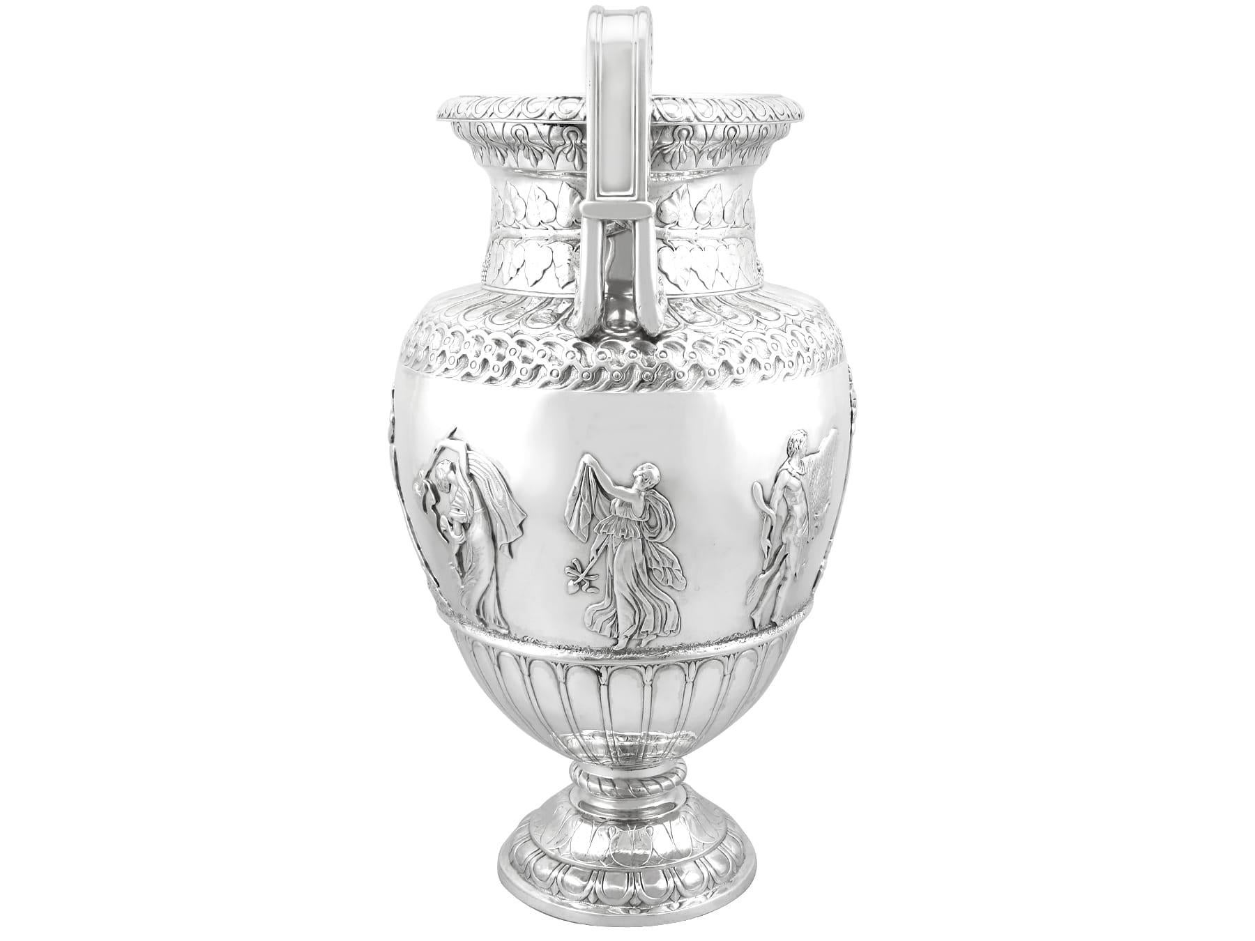 Antico vaso di presentazione / centrotavola vittoriano in argento sterling in vendita 12