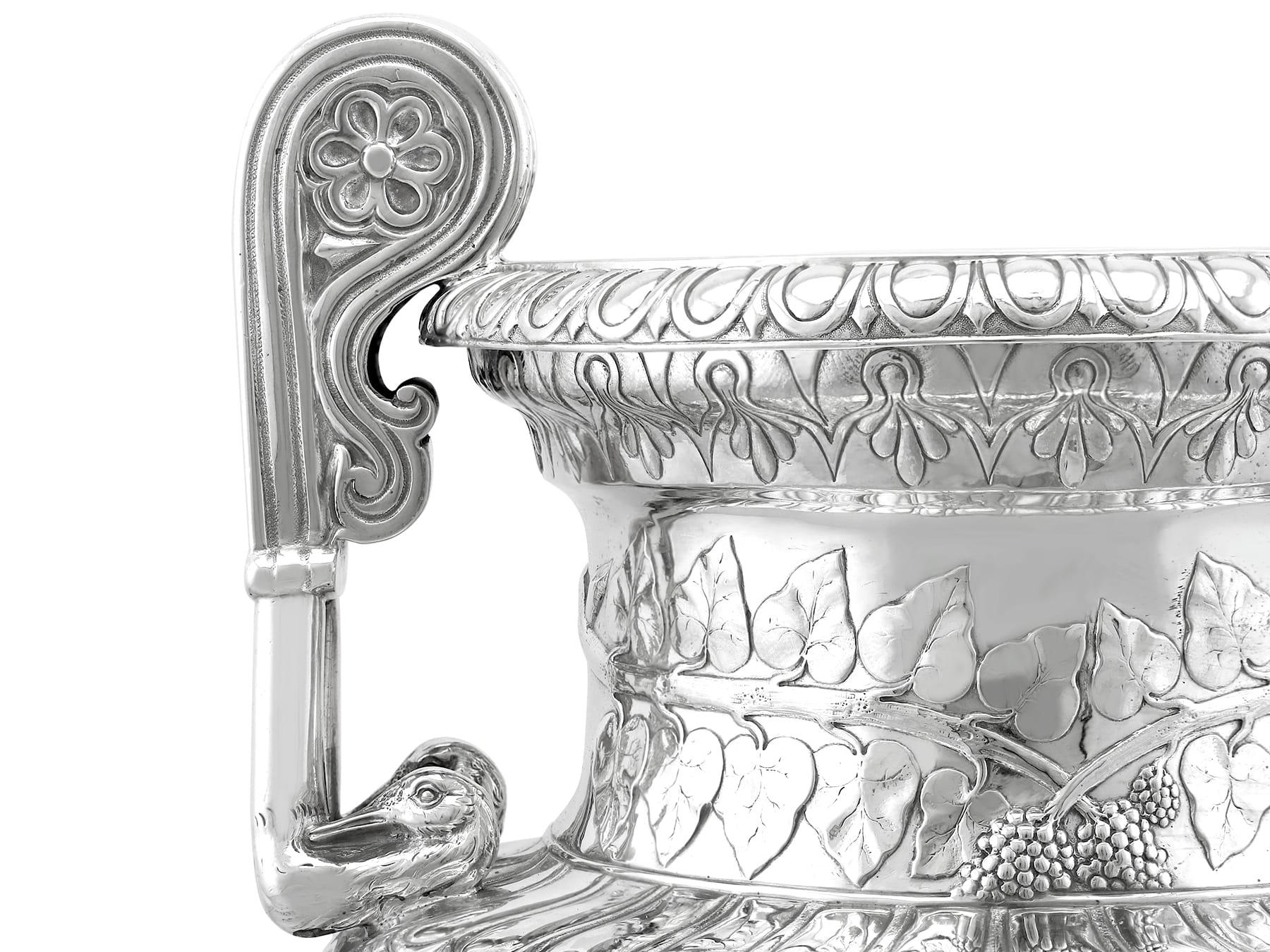Antico vaso di presentazione / centrotavola vittoriano in argento sterling In condizioni ottime in vendita a Jesmond, Newcastle Upon Tyne