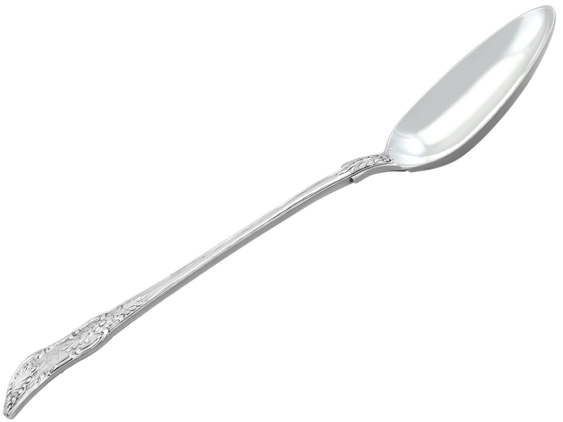 Antiguas cucharas de servir victorianas de plata de ley con motivo de reinas Plata esterlina en venta