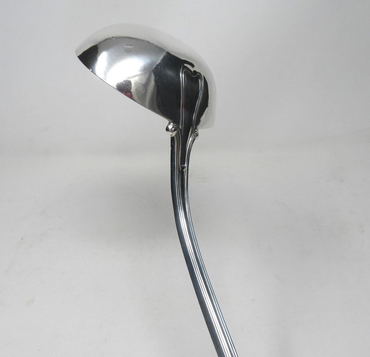 Antique Victorian Sterling Silver Rat Tail Pattern Large 1851 Soup Ladle 9.9ozs In Good Condition For Sale In Dublin, Ireland