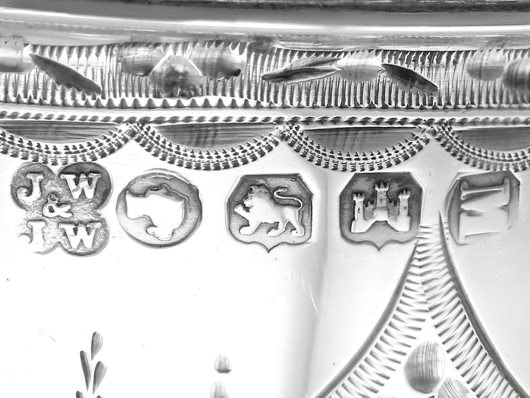 Coupe de présentation victorienne ancienne en argent sterling avec fusil (1868) en vente 3