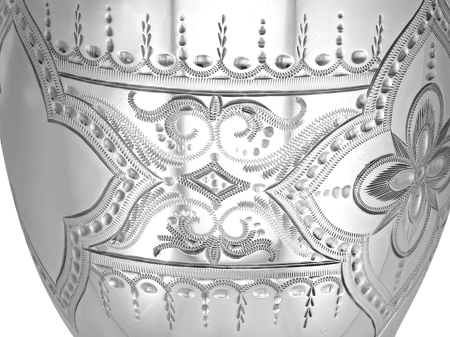 Coupe de présentation victorienne ancienne en argent sterling avec fusil (1868) en vente 1
