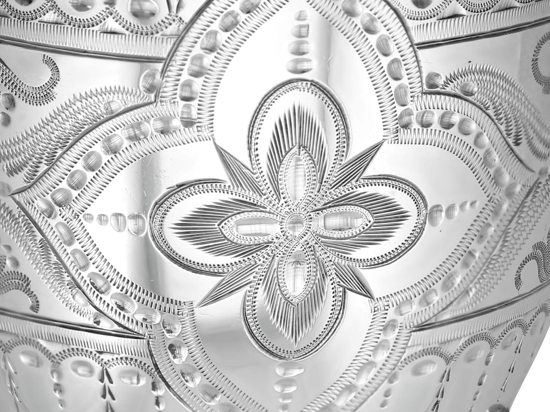 Coupe de présentation victorienne ancienne en argent sterling avec fusil (1868) en vente 2