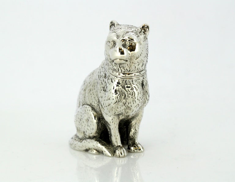 Antique Victorian sterling silver salt or pepper Shaker in the shape cat.

Maker: Edward H Stockwell
Made in London 1872
Fully hallmarked.

Dimensions - 
Length: 4.8 cm
Width: 2.8 cm
Height: 6 cm
Weight: 73 grams

Condition : Shaker is