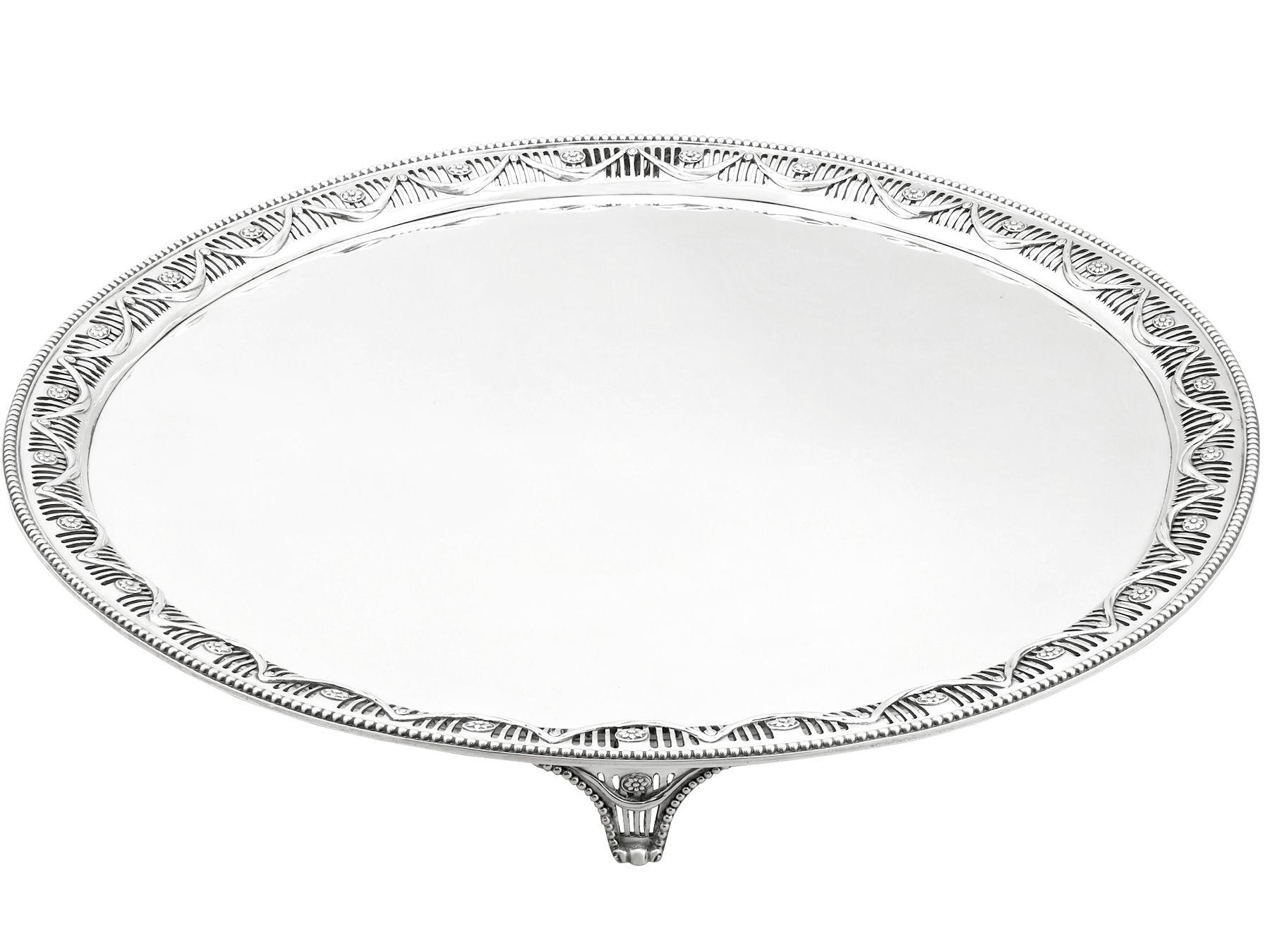 A magnificent, fine and impressive, large antique Victorian English sterling silver salver, part of our dining silverware collection.

This magnificent antique Victorian sterling silver salver has a plain circular form.

The surface of this