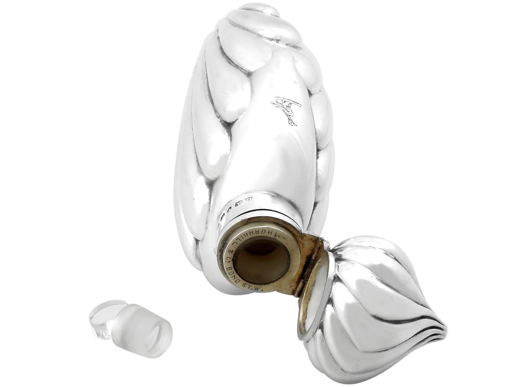 Ancienne flasque parfumée victorienne en argent sterling (1889) en vente 3