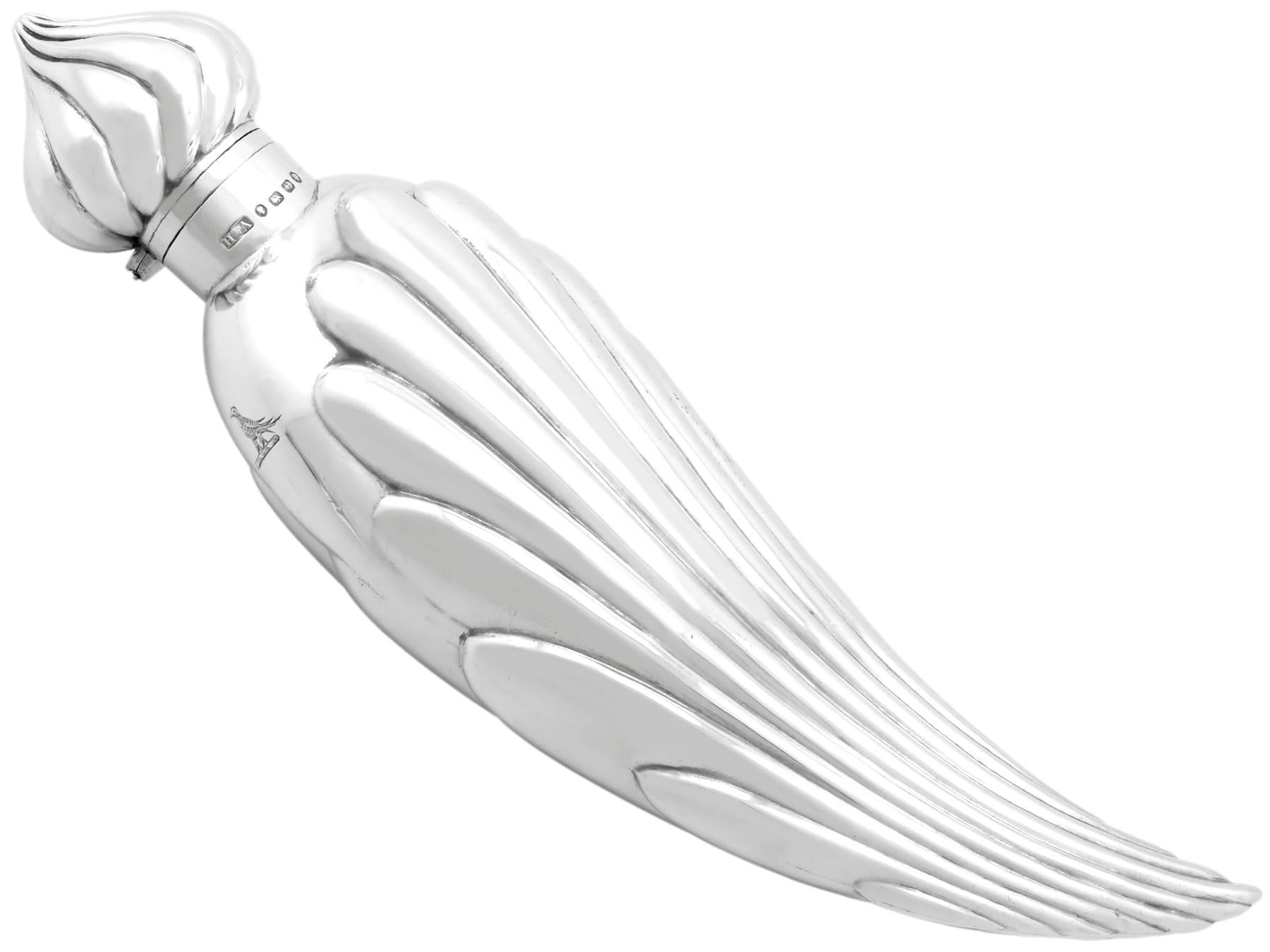 Fin du XIXe siècle Ancienne flasque parfumée victorienne en argent sterling (1889) en vente