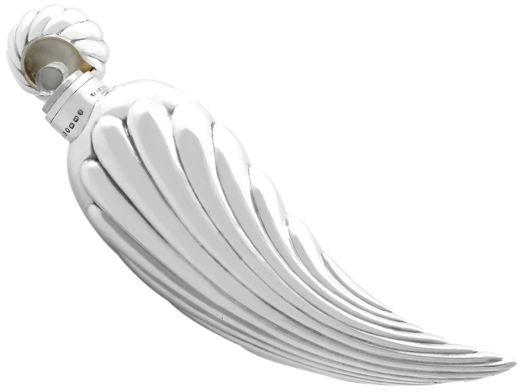Ancienne flasque parfumée victorienne en argent sterling (1889) en vente 1