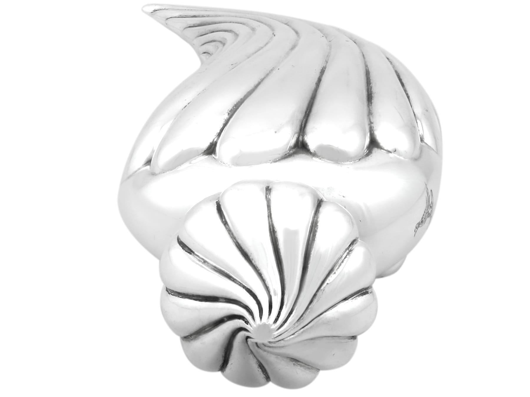 Ancienne flasque parfumée victorienne en argent sterling (1889) en vente 2