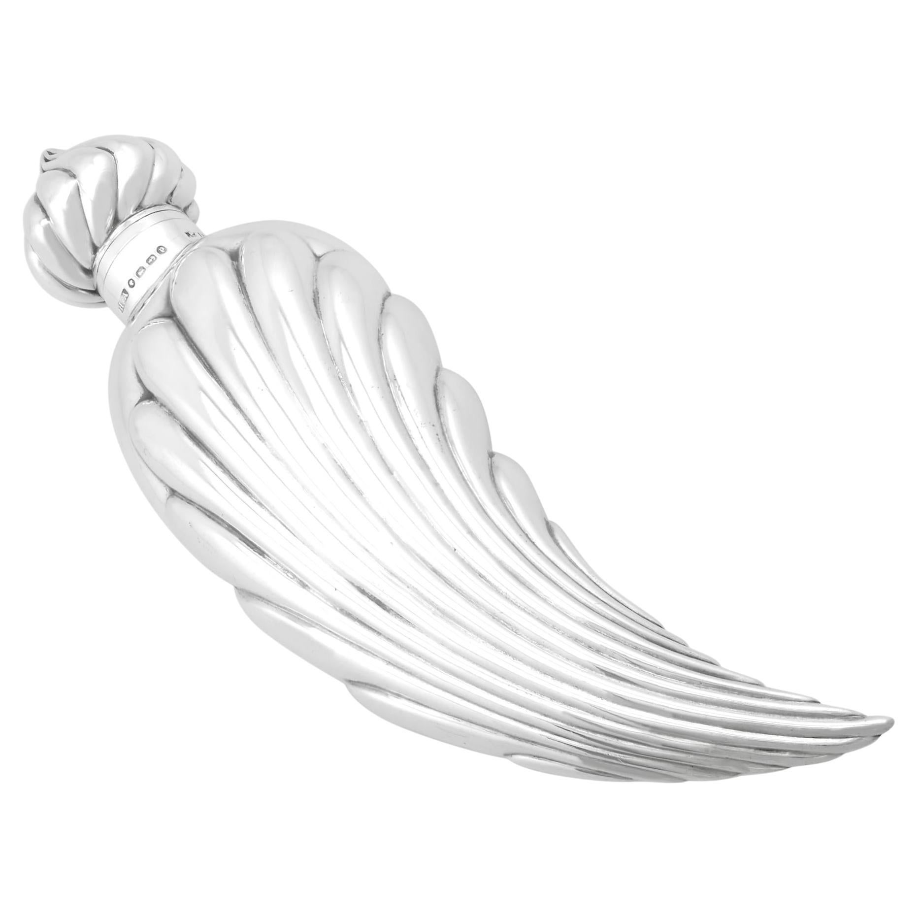 Ancienne flasque parfumée victorienne en argent sterling (1889) en vente