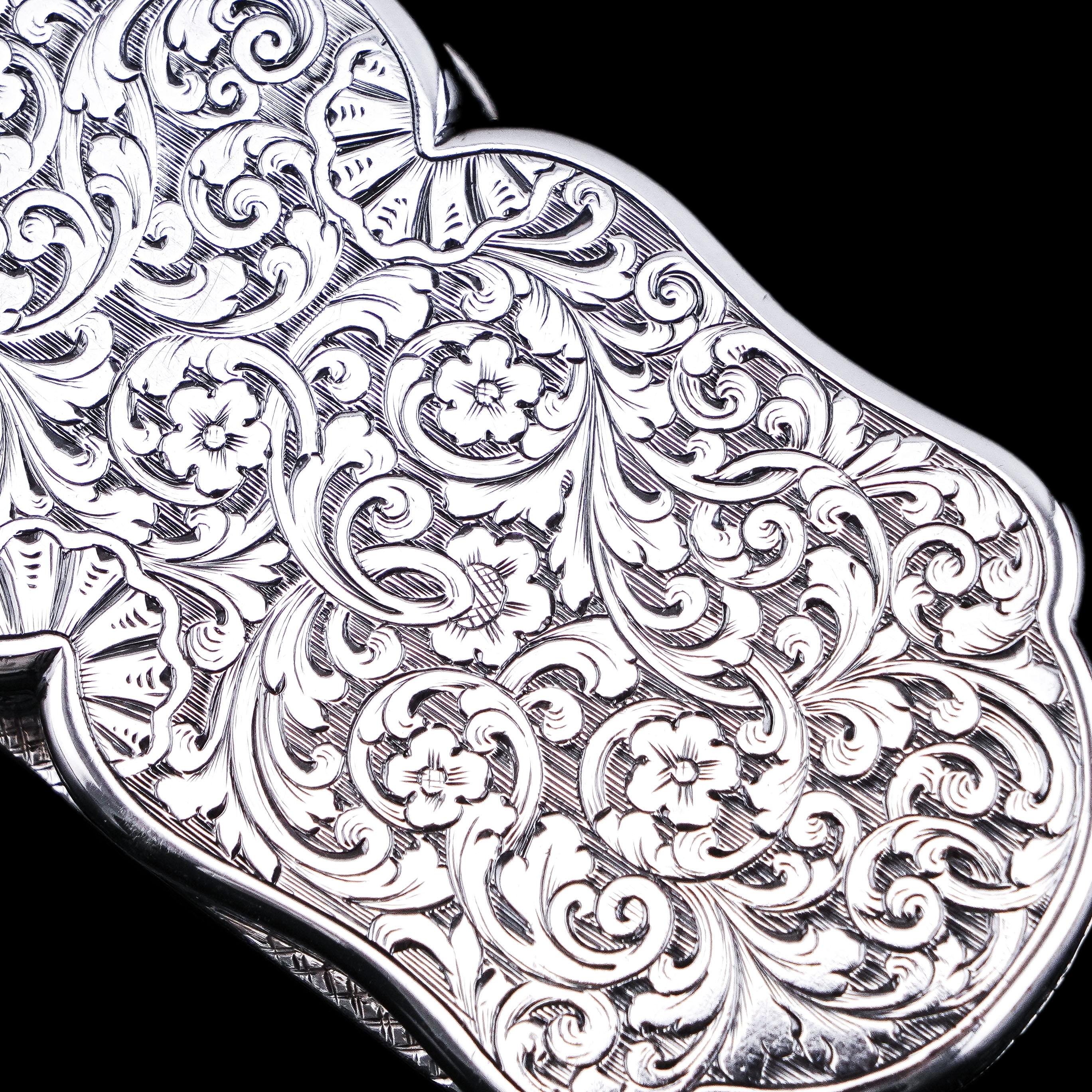 Antique Victorian Sterling Silver Snuff Box Acanthus  - Nathaniel Mills 1840 In Good Condition For Sale In London, GB