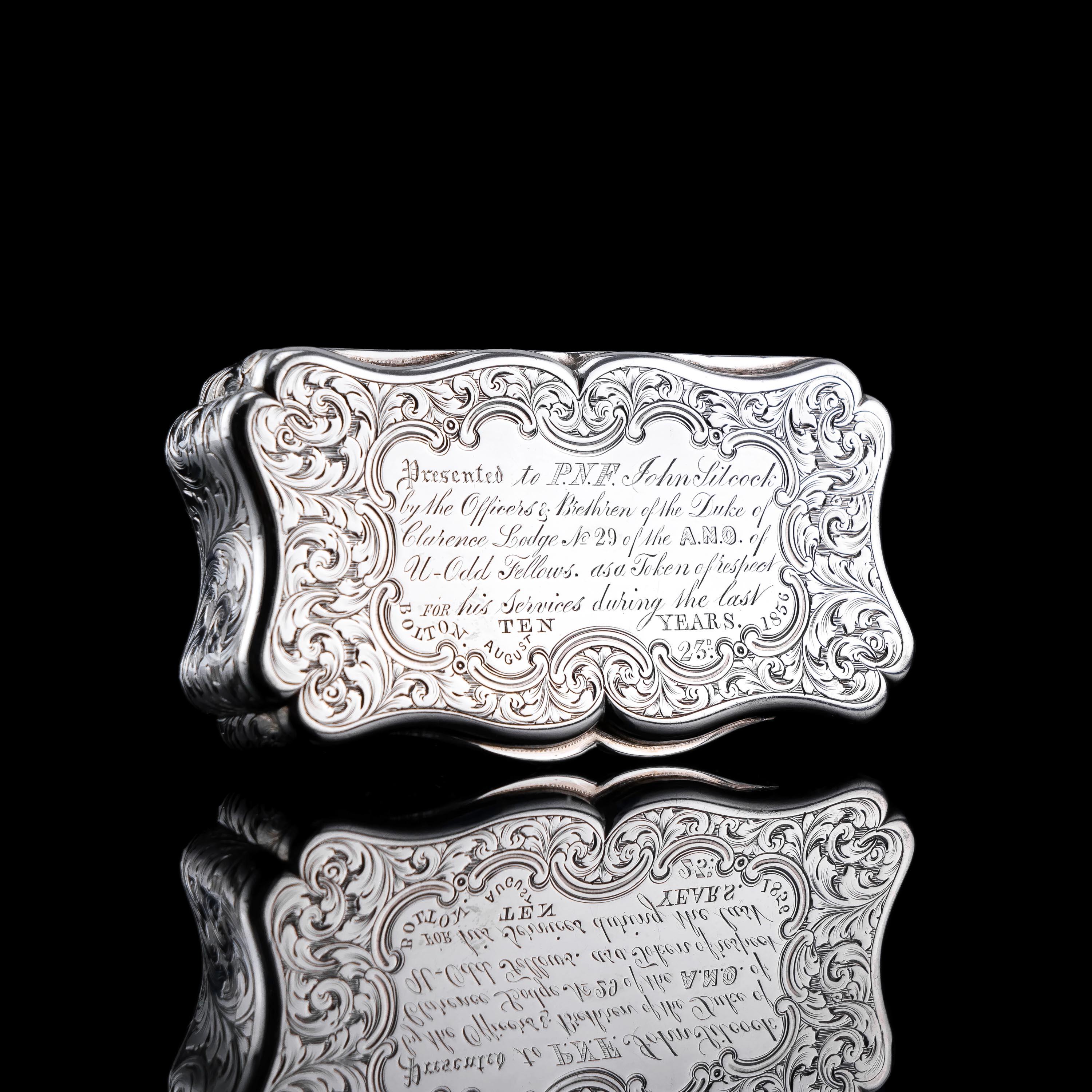 Antique Victorian Sterling Silver Snuff Box with Fine Engravings - 1850 2