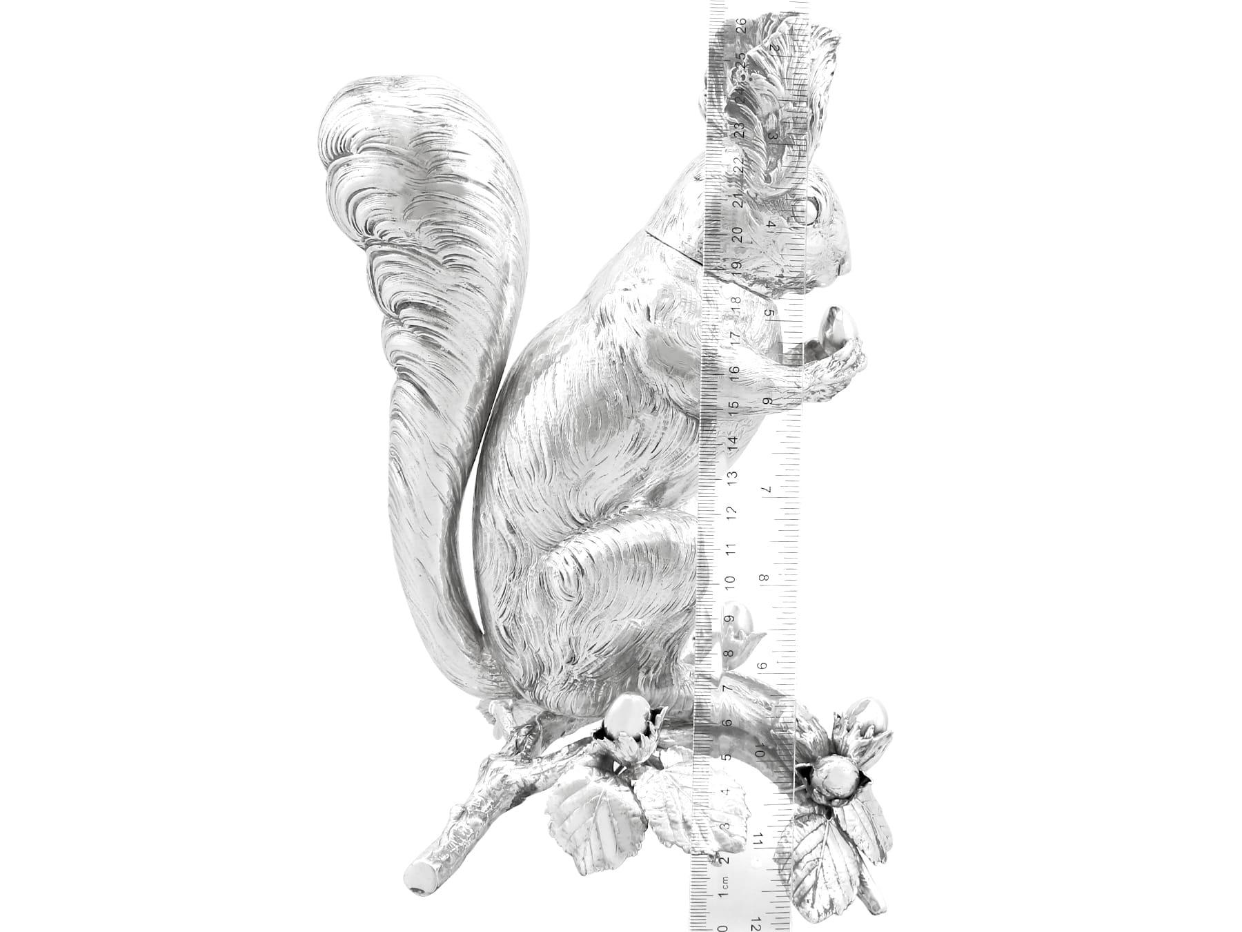 Antica zuccheriera vittoriana in argento sterling con scoiattolo in vendita 5