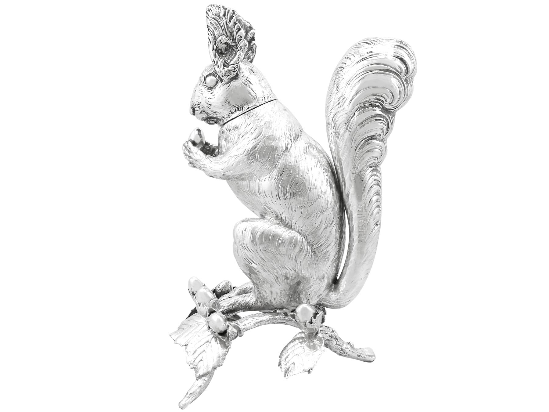 Inizio XX secolo Antica zuccheriera vittoriana in argento sterling con scoiattolo in vendita