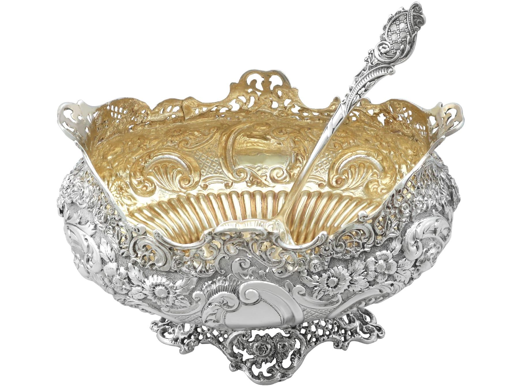 Antique Victorian Sterling Silver Sugar Sifter Spoon and Sugar Bowl (1898) In Excellent Condition For Sale In Jesmond, Newcastle Upon Tyne