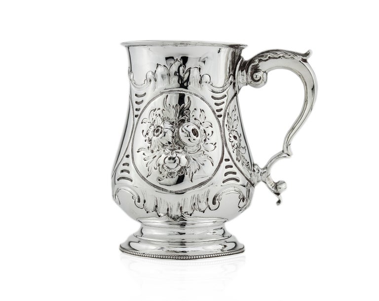 Antique Victorian sterling silver tankard with decorative floral engravings
Made in London 1861
Maker: Augustus George Piesse
Fully hallmarked.

Dimensions - 
Size : 12.7 x 9 x 13.2 cm
Weight : 331 grams

Condition : Minor signs of usage,