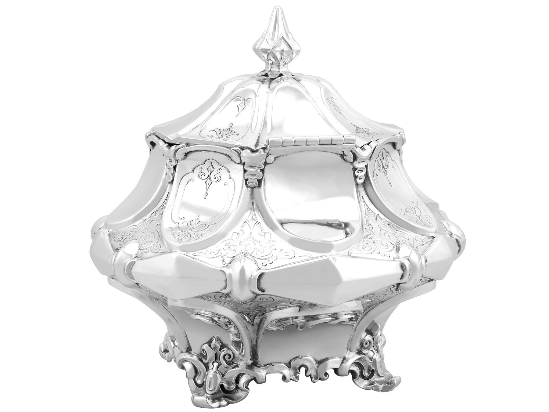 Metà XIX secolo Scatola per il tè in argento Sterling vittoriana/contenitore per biscotti in vendita