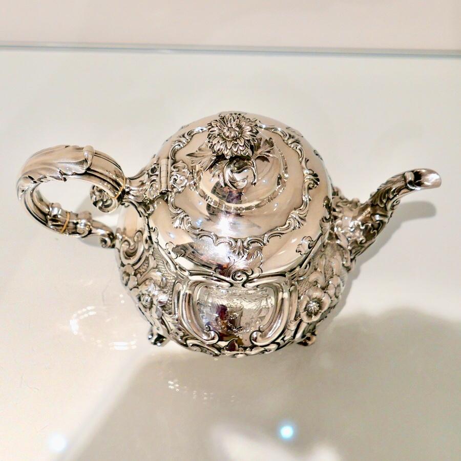Mid-19th Century Antique Victorian Sterling Silver Teapot London 1859 Barnard Family