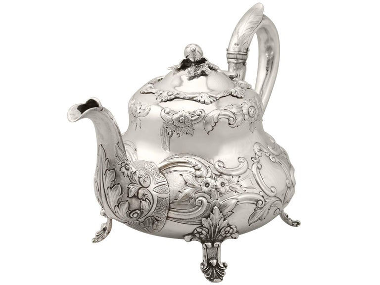Antique Victorian Sterling Silver Three-Piece Tea Service In Excellent Condition For Sale In Jesmond, Newcastle Upon Tyne