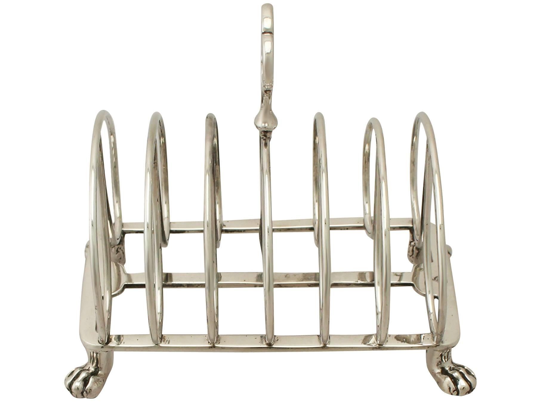 An exceptional, fine and impressive antique Victorian English sterling silver toast/letter rack, an addition to our dining silverware collection.

This exceptional antique Victorian sterling silver toast rack has a rounded sub-lobed form.

The