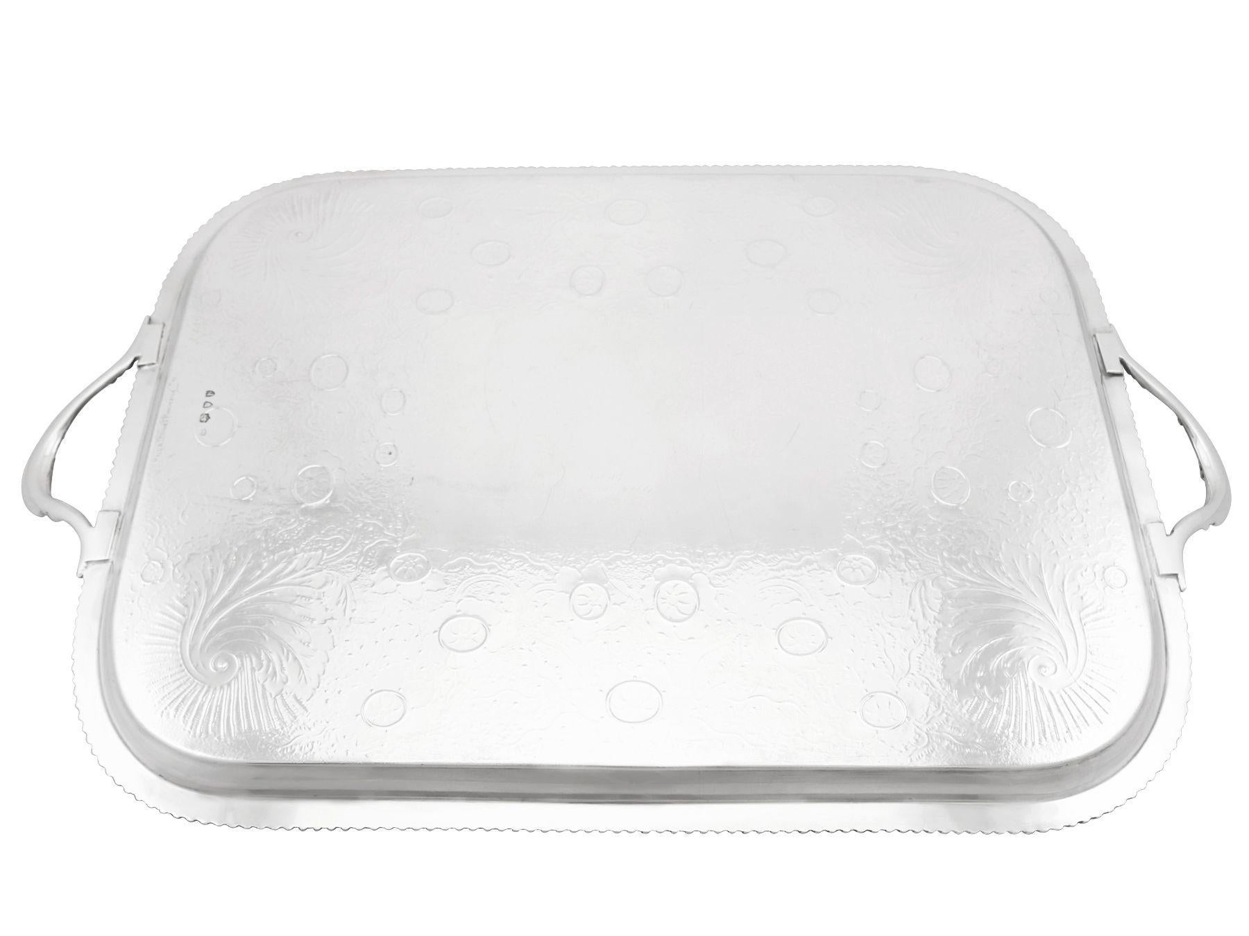 Plateau victorien ancien en argent sterling par Thomas Bradbury & Sons en vente 2